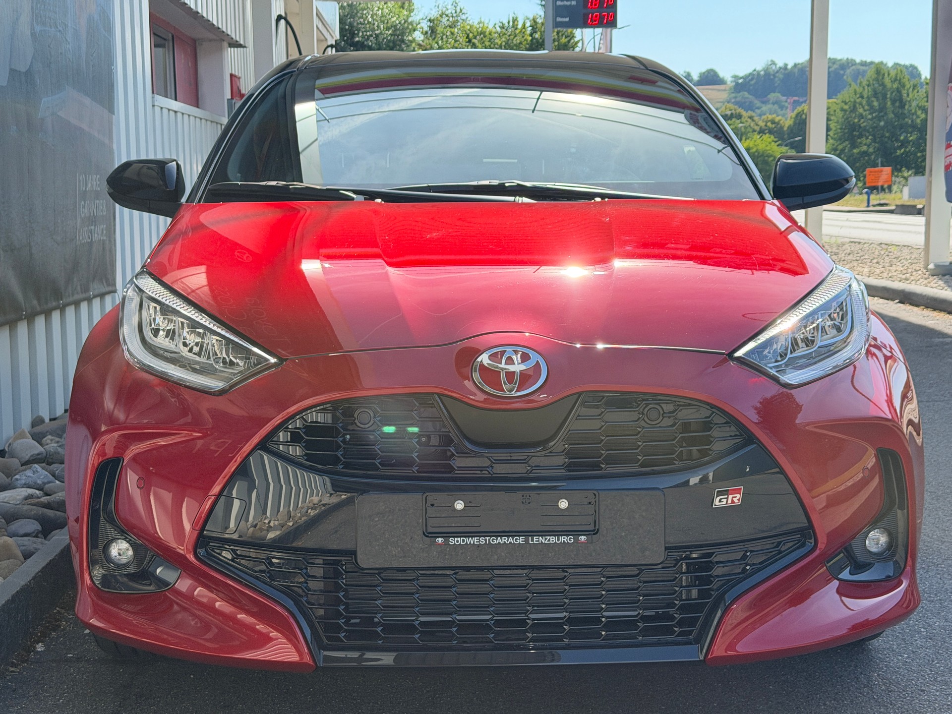 TOYOTA Yaris 1.5 GR Sport e-CVT-showroom-element-3