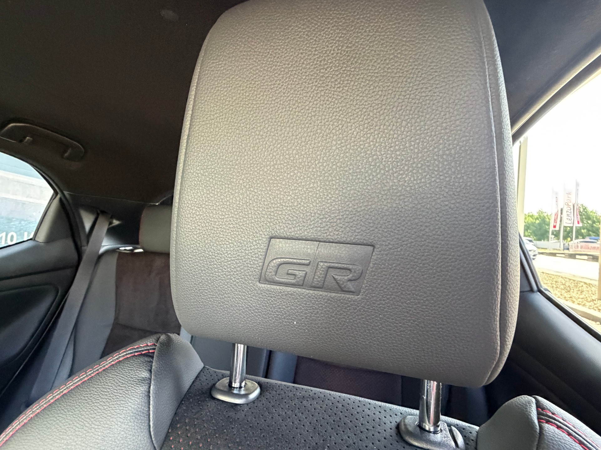 TOYOTA Yaris 1.5 GR Sport e-CVT-image-10
