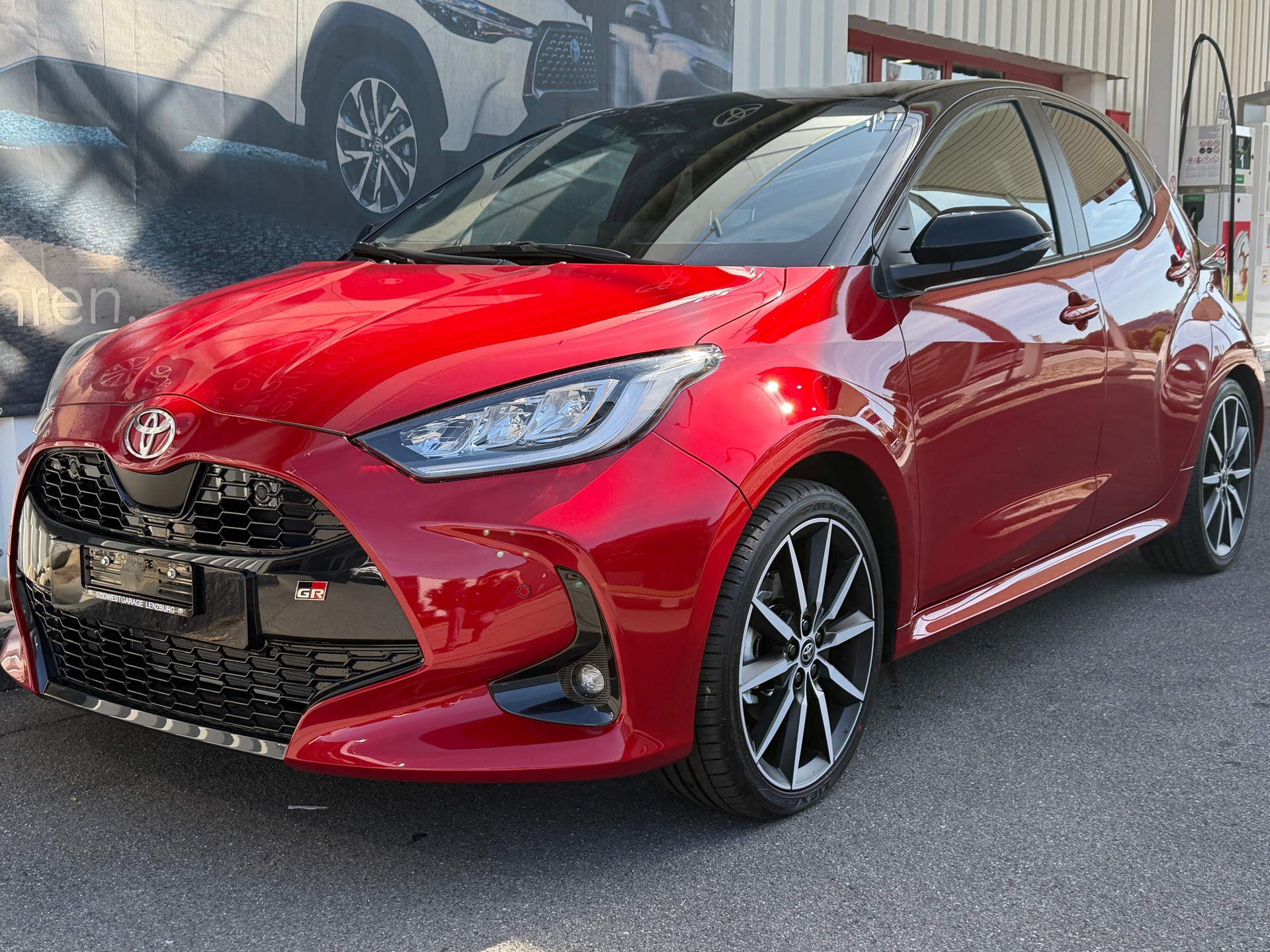 TOYOTA Yaris 1.5 GR Sport e-CVT-showroom-element-2