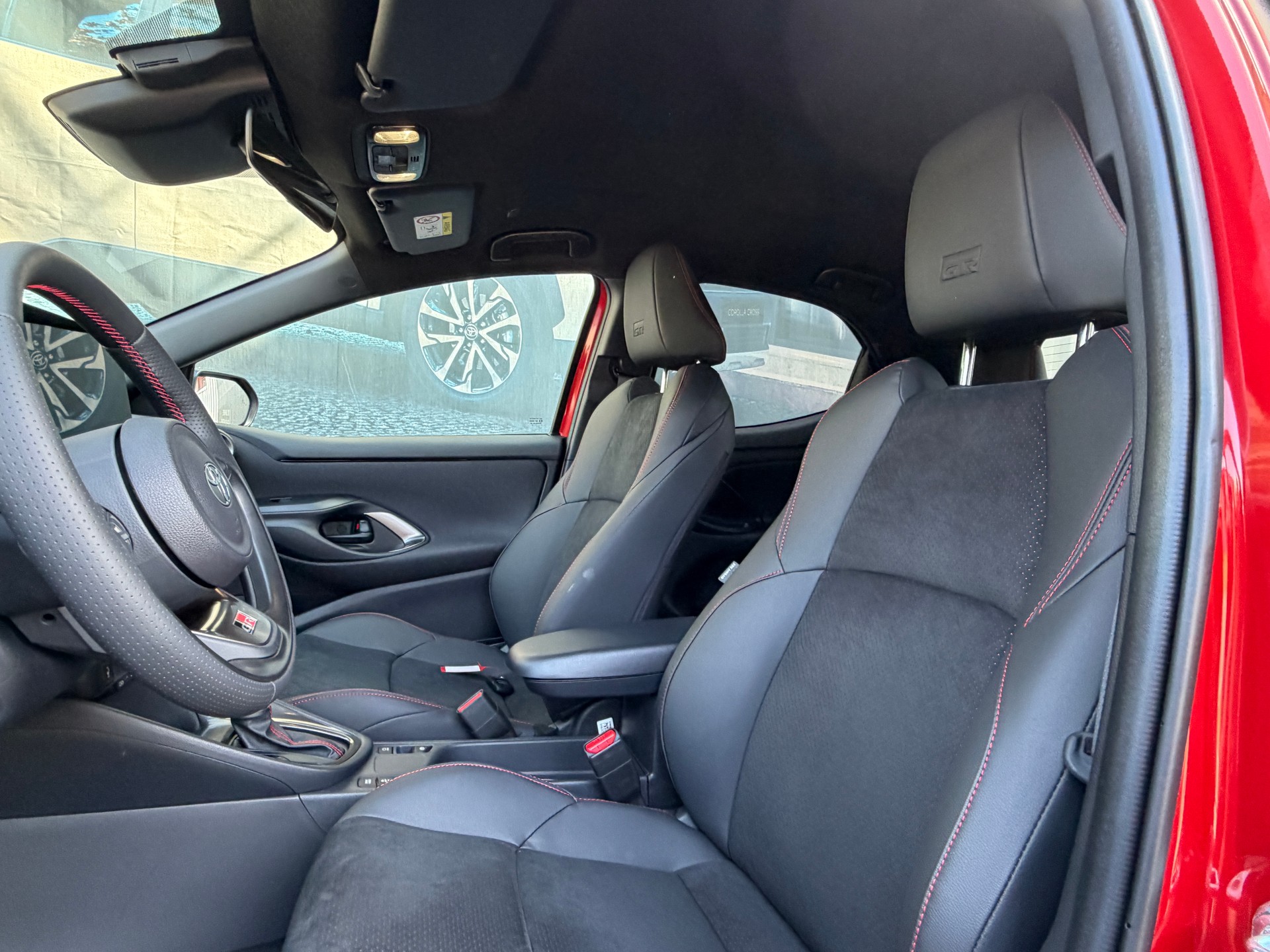 TOYOTA Yaris 1.5 GR Sport e-CVT-image-9