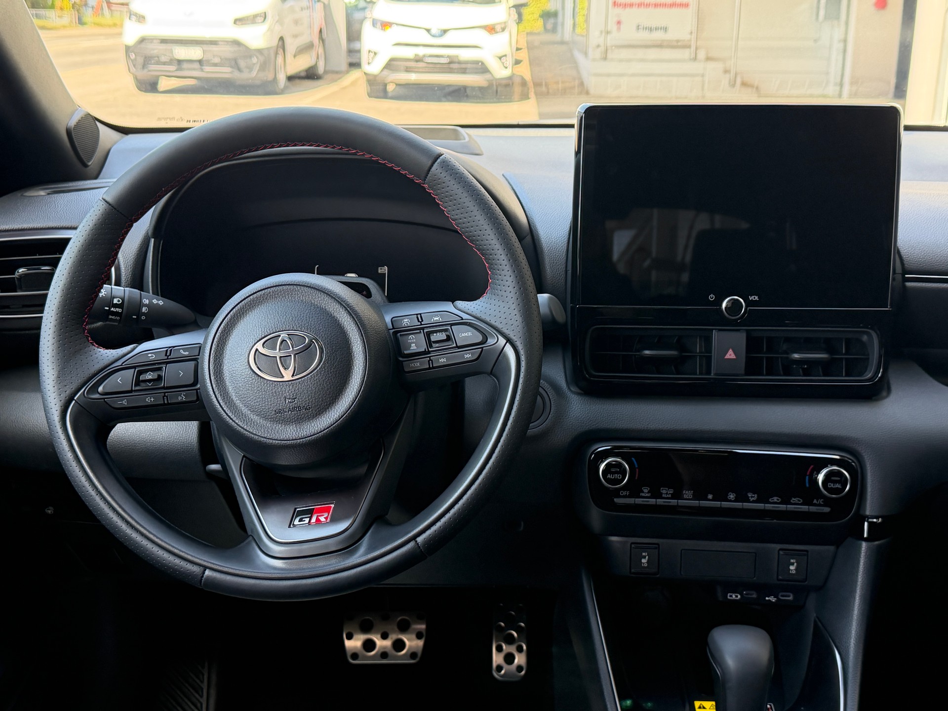 TOYOTA Yaris 1.5 GR Sport e-CVT-image-8