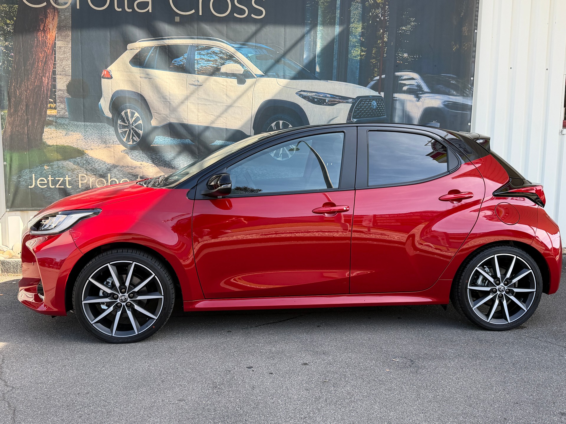 TOYOTA Yaris 1.5 GR Sport e-CVT-showroom-element-1