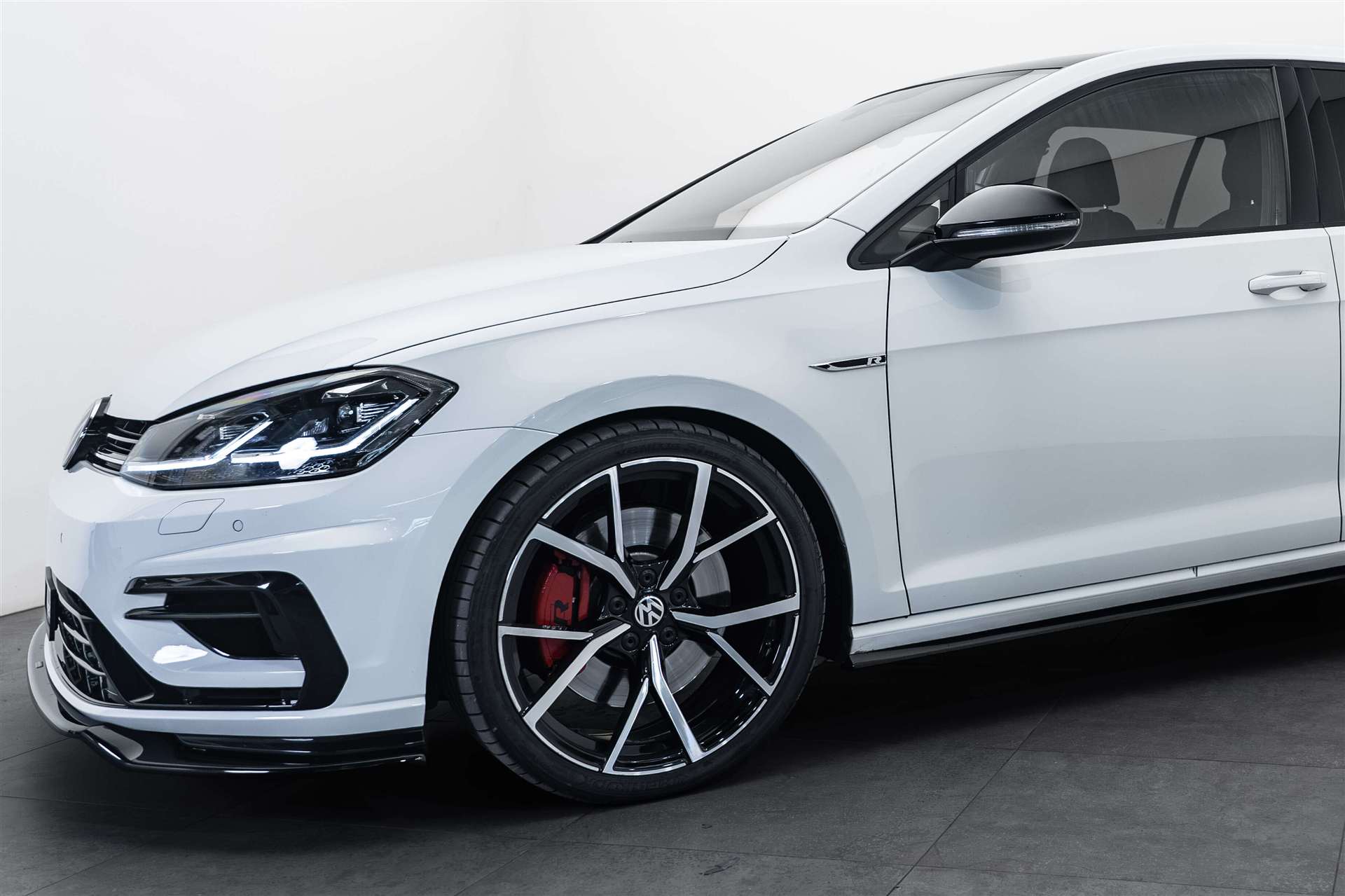 VW Golf 2.0 TSI R 4Motion DSG 300PS-showroom-element-1