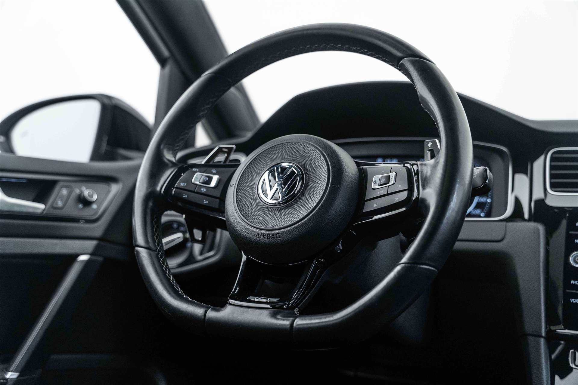VW Golf 2.0 TSI R 4Motion DSG 300PS-image-9