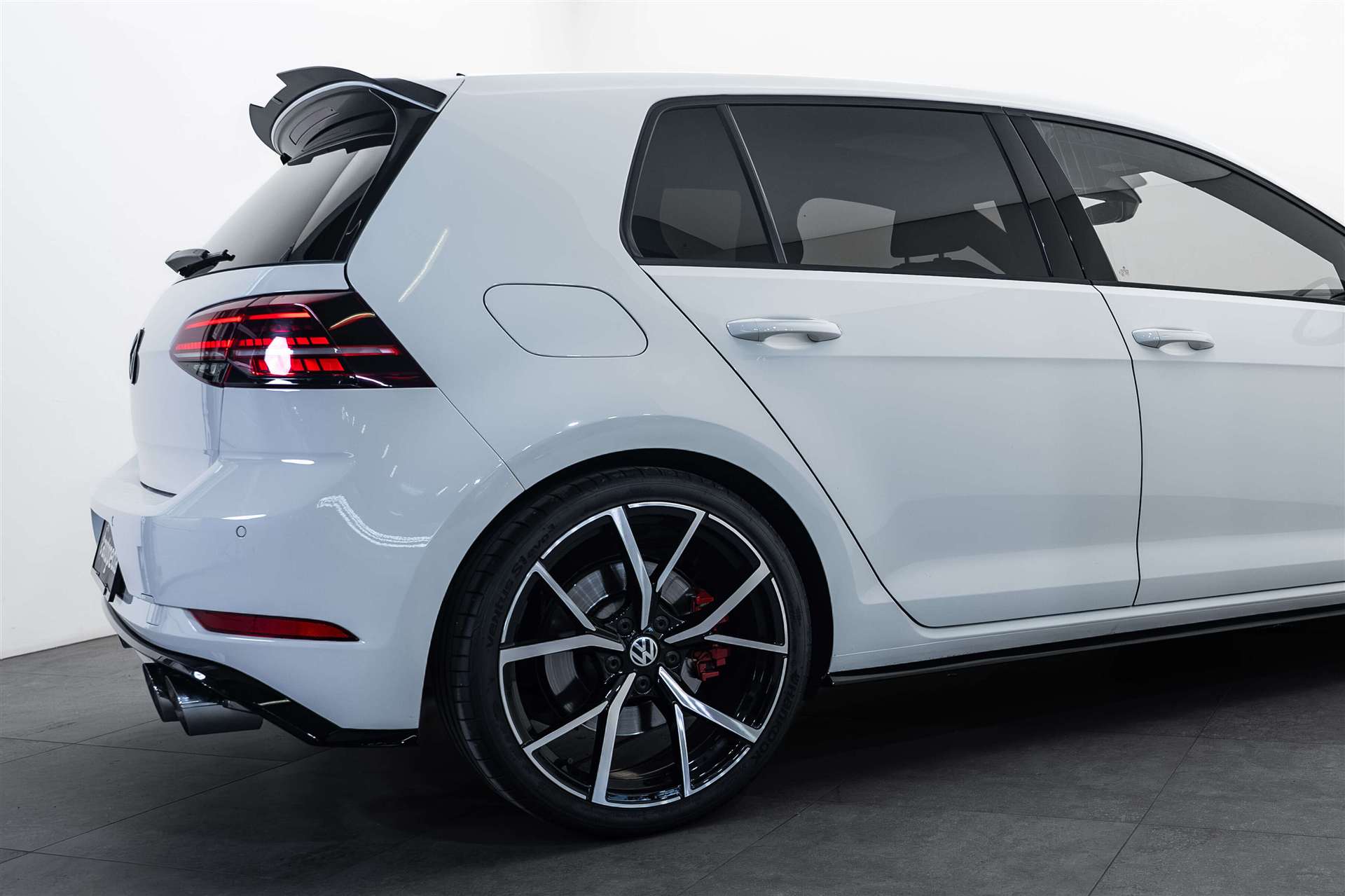 VW Golf 2.0 TSI R 4Motion DSG 300PS-showroom-element-3