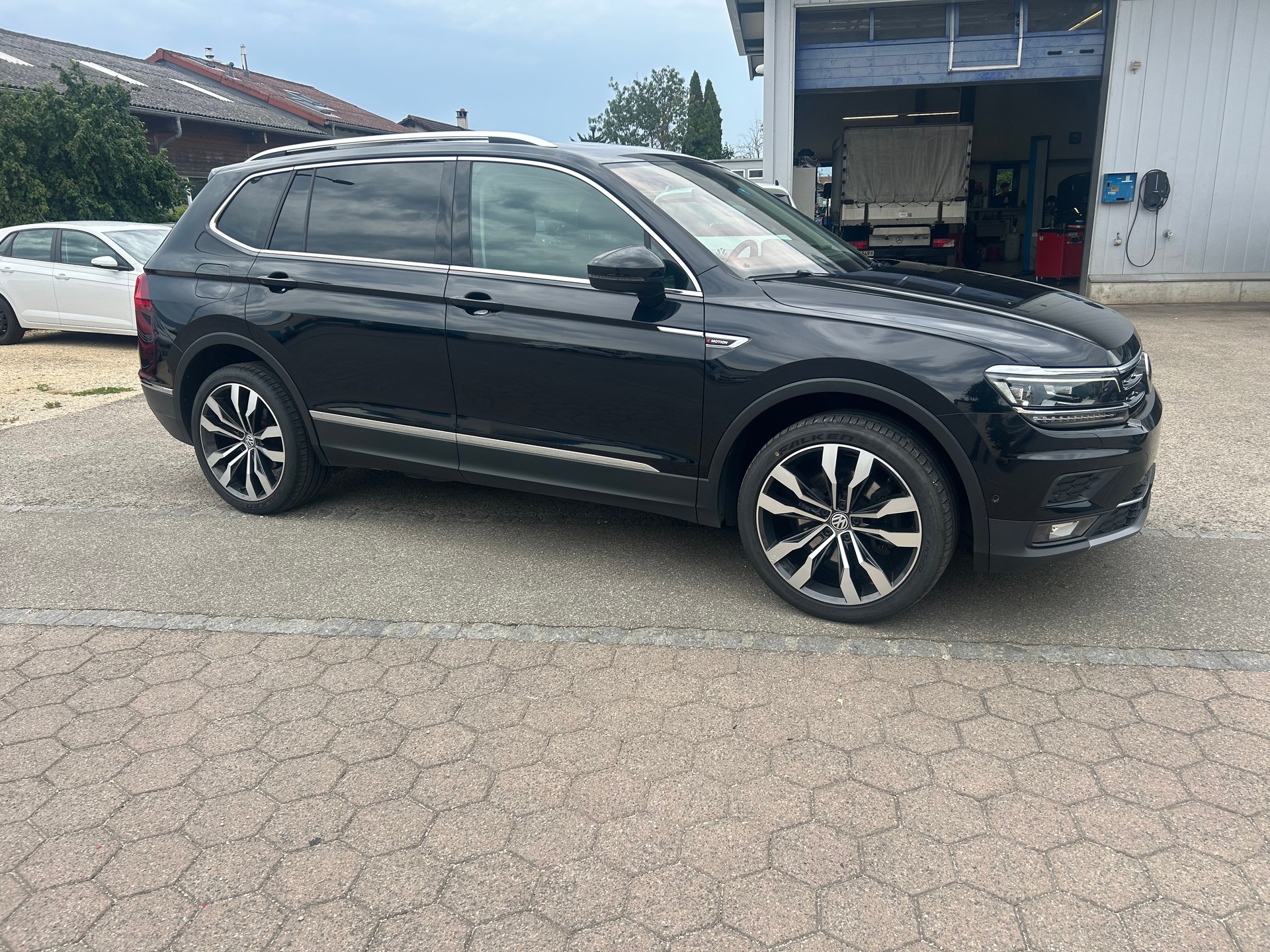 VW Tiguan Allspace 2.0 TDI SCR Highline 4Motion DSG-image-2