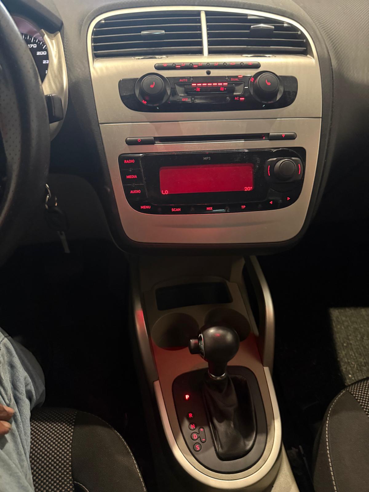 SEAT 1.8ZFSI-showroom-element-1
