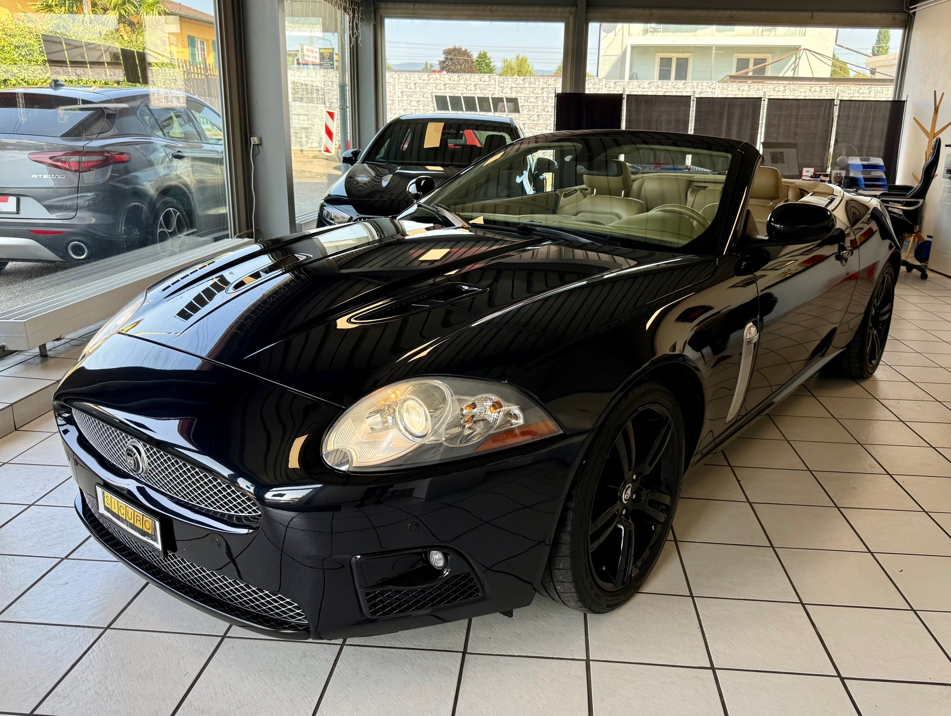 JAGUAR XKR 4.2 V8 SC Automatic-showroom-element-3