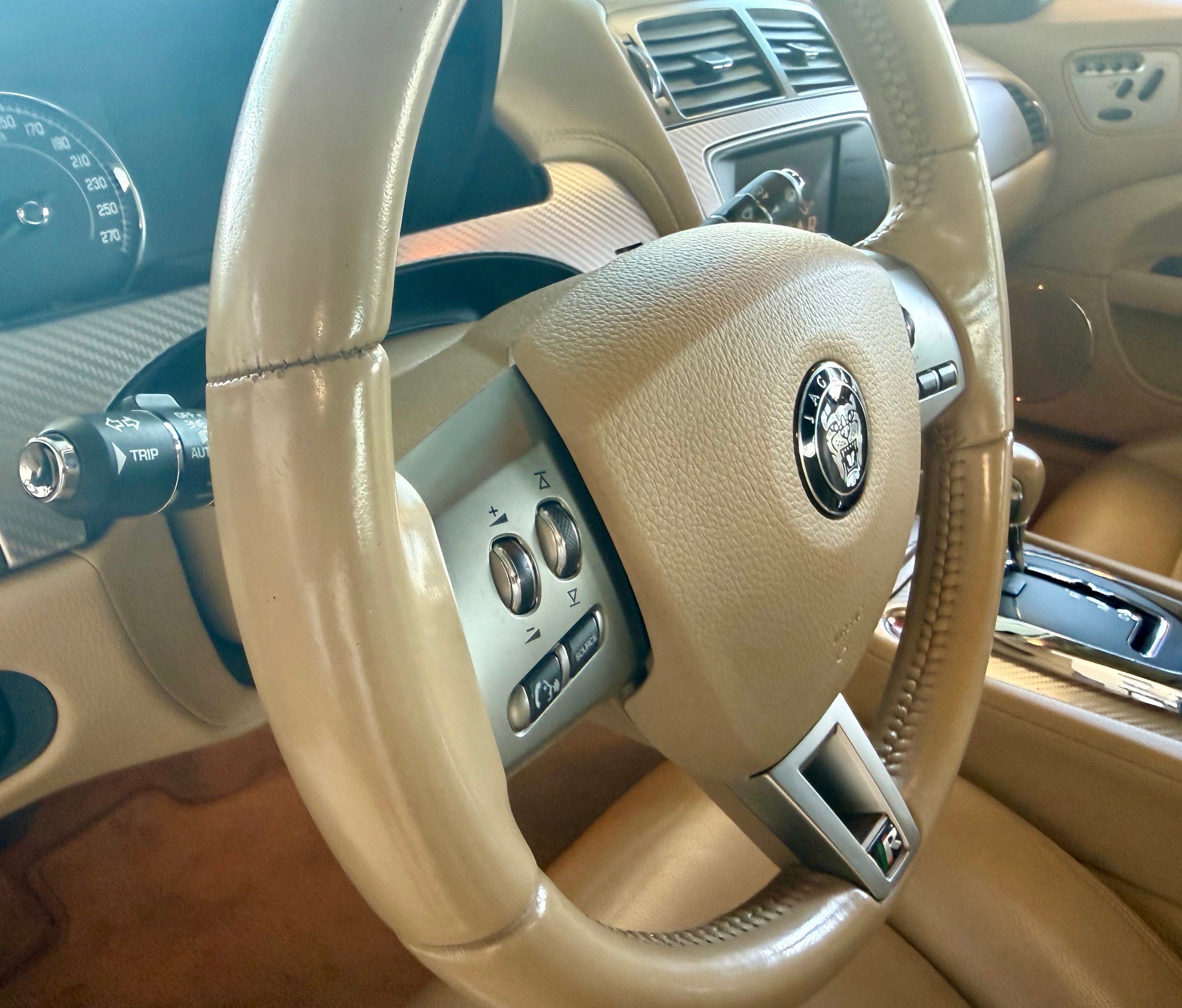 JAGUAR XKR 4.2 V8 SC Automatic-image-21