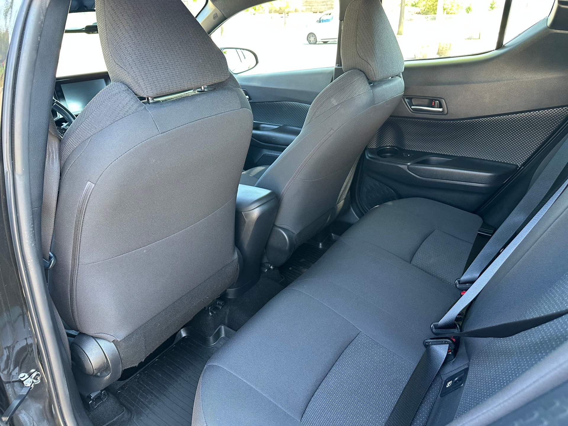 TOYOTA C-HR 1.8 HSD Comfort CVT-image-8