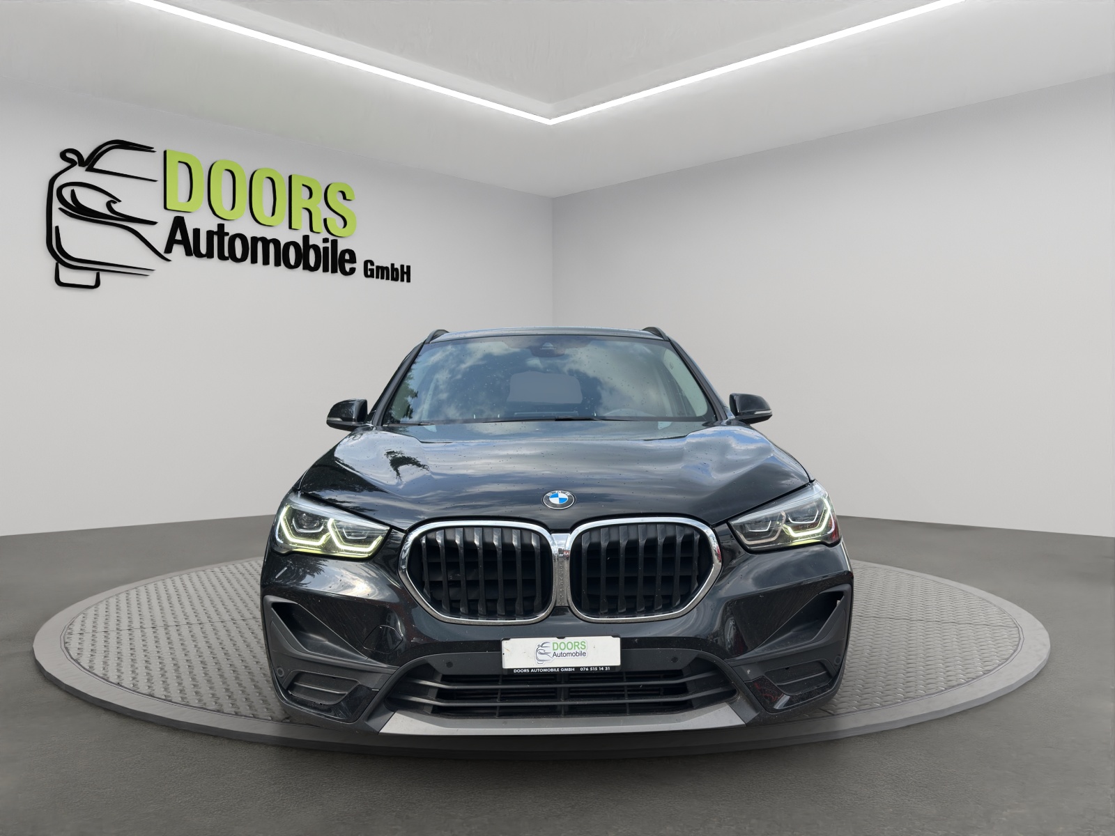 BMW X1 xDrive 18d Steptronic-showroom-element-1