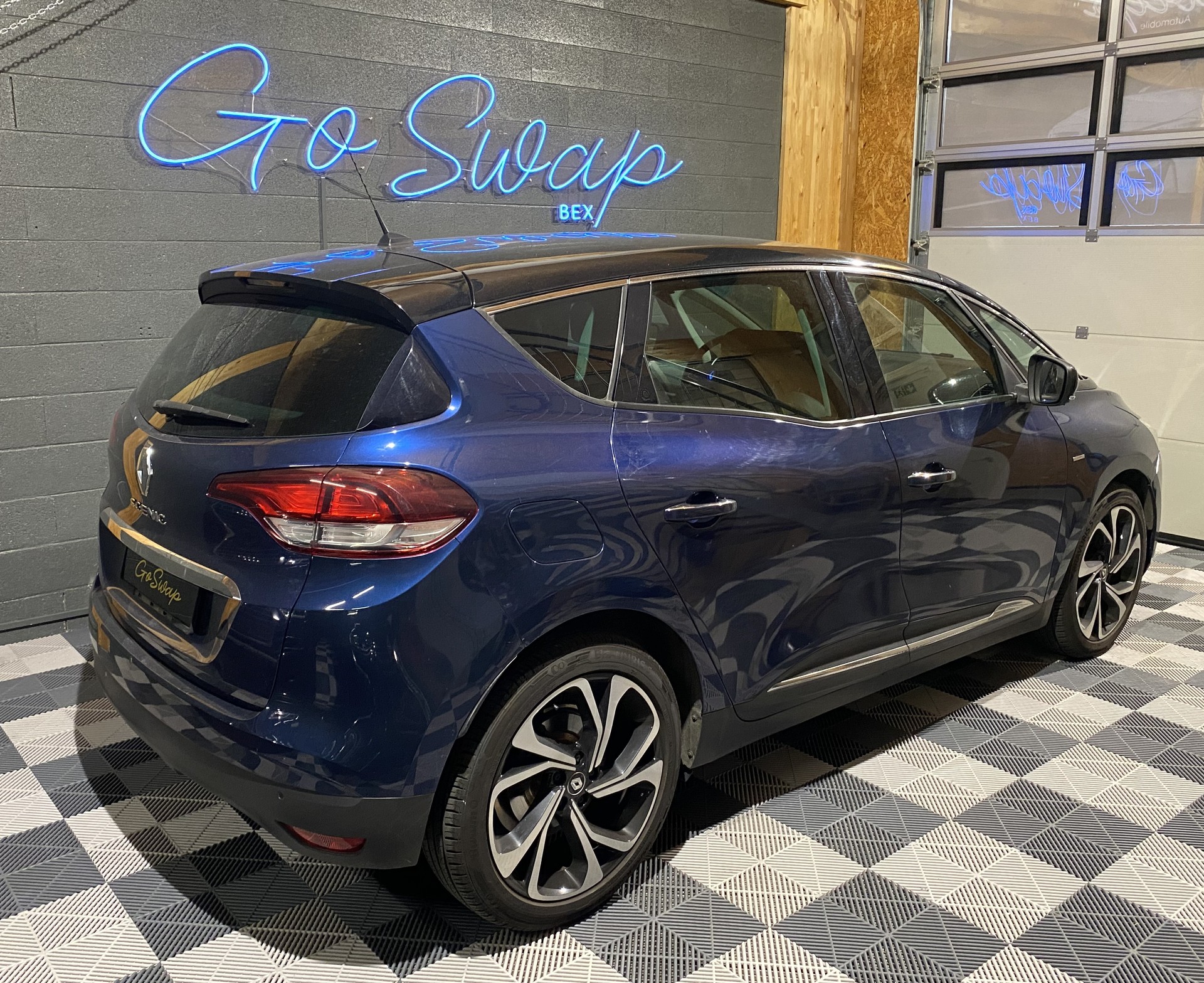 RENAULT Scénic 1.2 16V Turbo Bose-showroom-element-3
