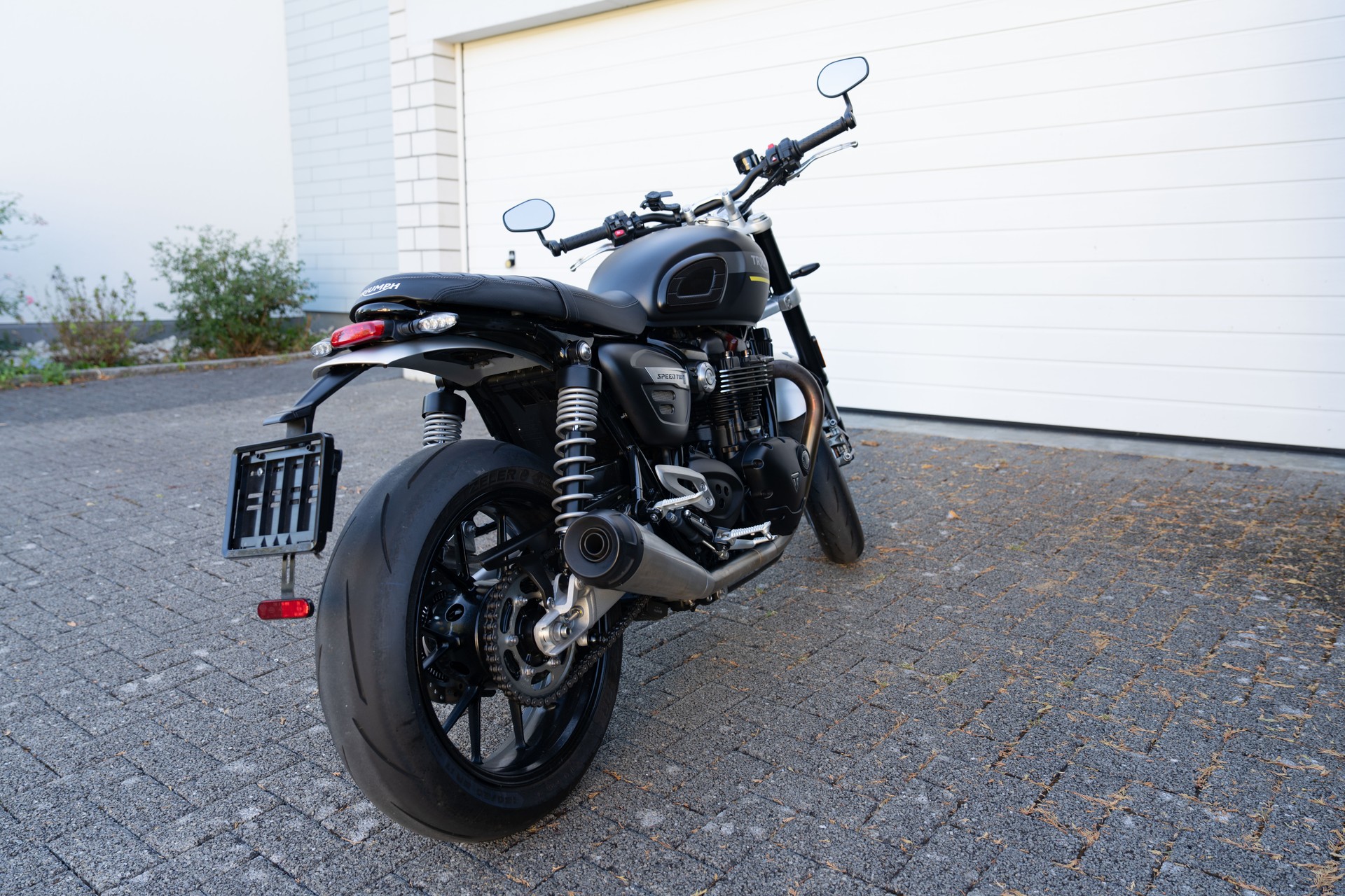 TRIUMPH Street Twin 1200-image-2