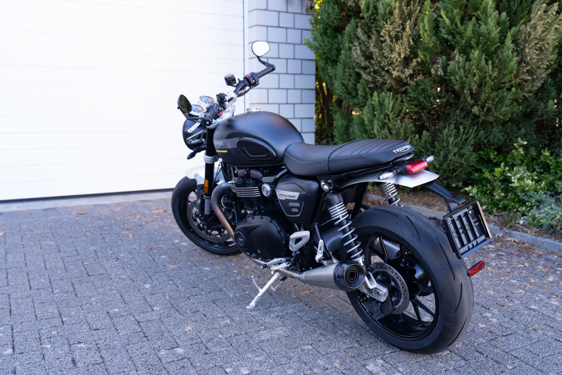 TRIUMPH Street Twin 1200-image-1