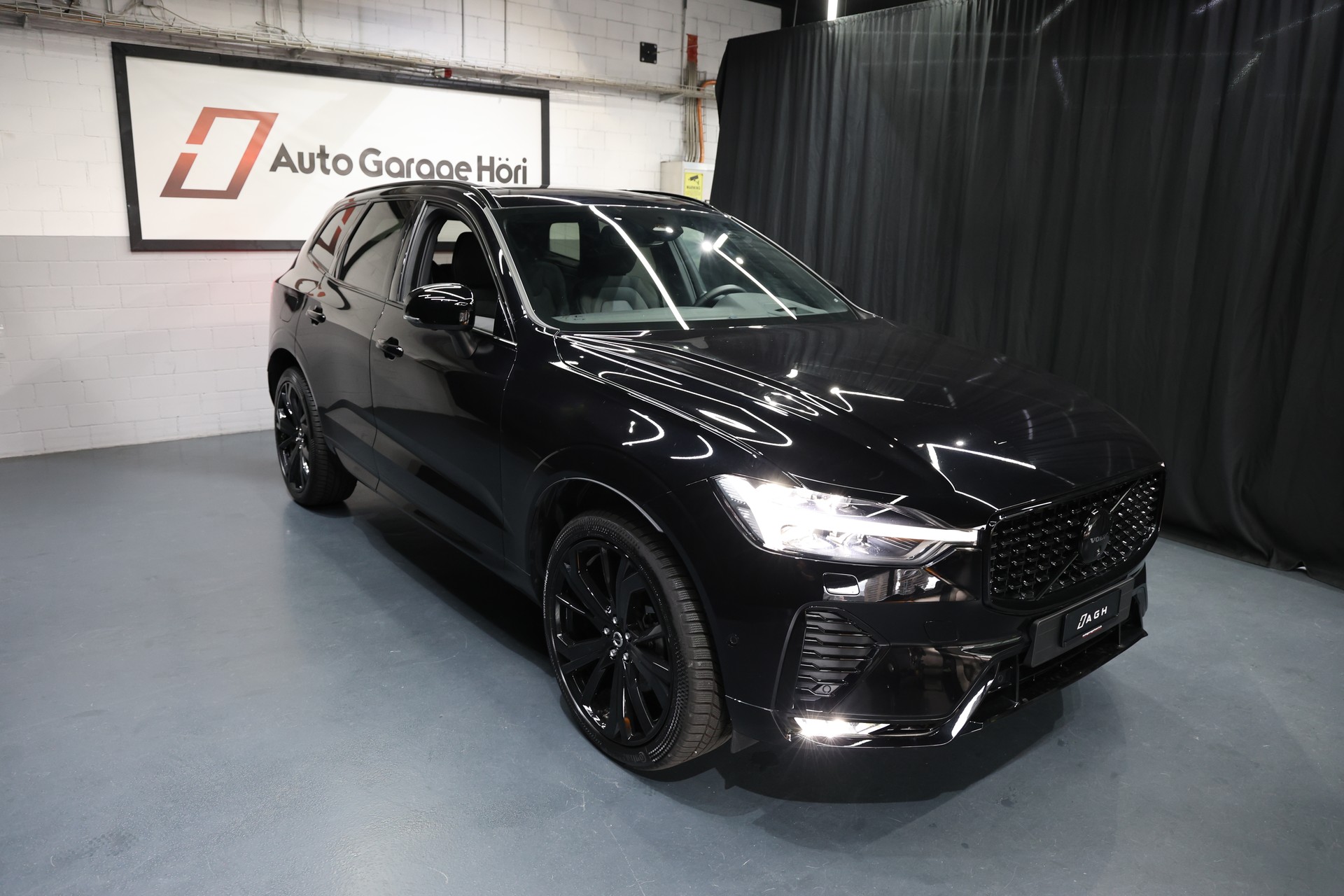 VOLVO XC60 B5 Benzin Mild Hybrid AWD Ultra Dark Geartronic-showroom-element-3