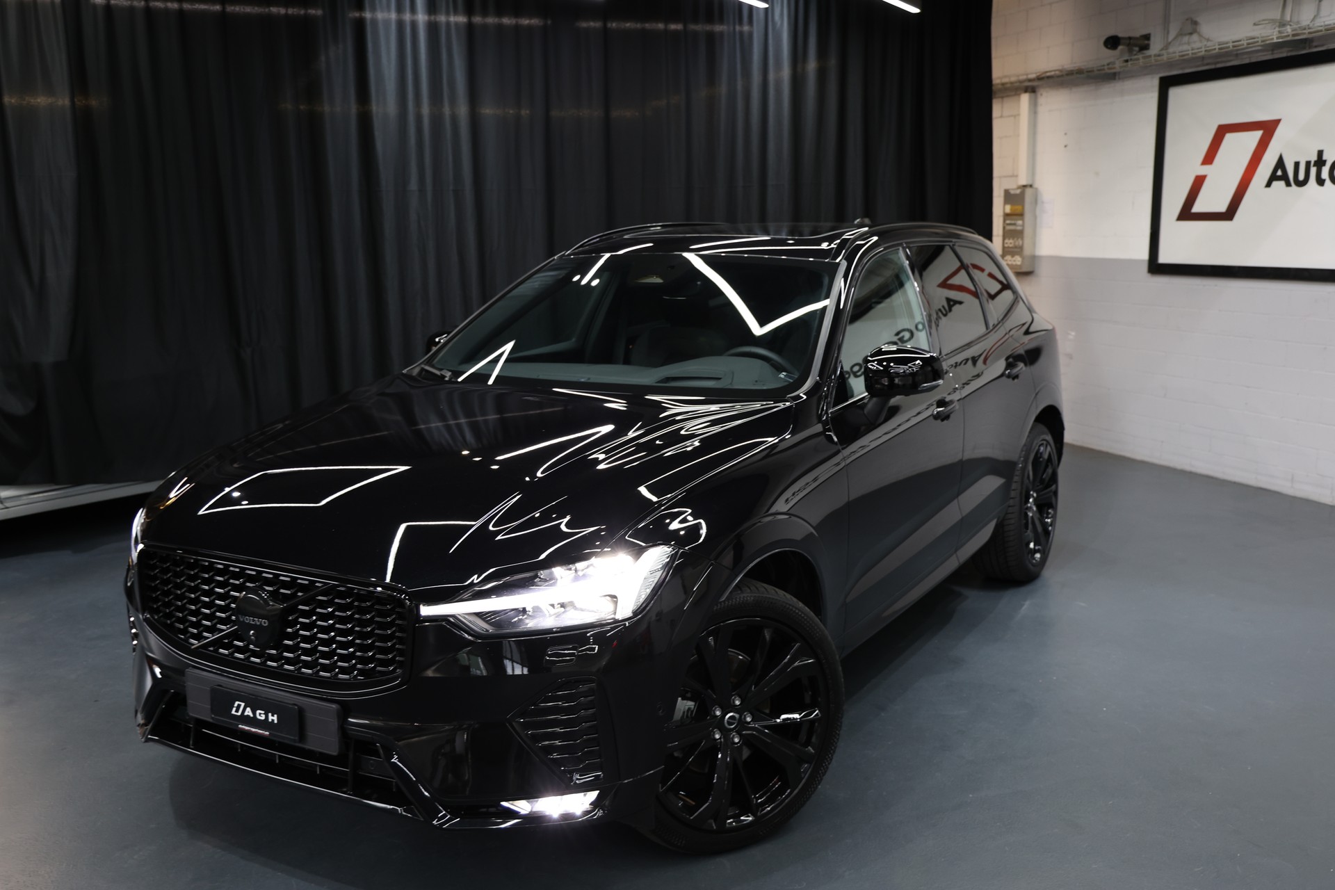 VOLVO XC60 B5 Benzin Mild Hybrid AWD Ultra Dark Geartronic
