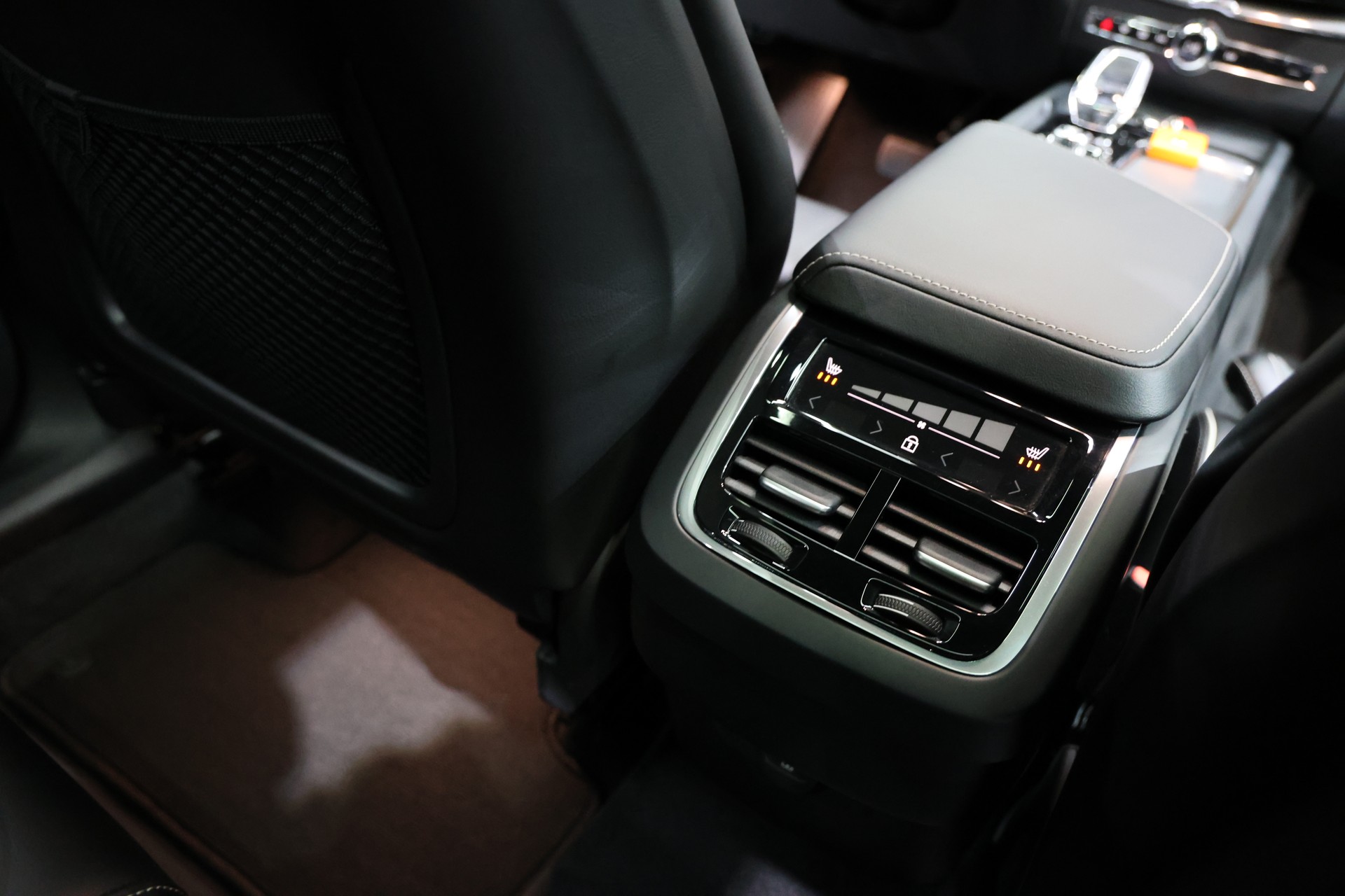 VOLVO XC60 B5 Benzin Mild Hybrid AWD Ultra Dark Geartronic-image-13