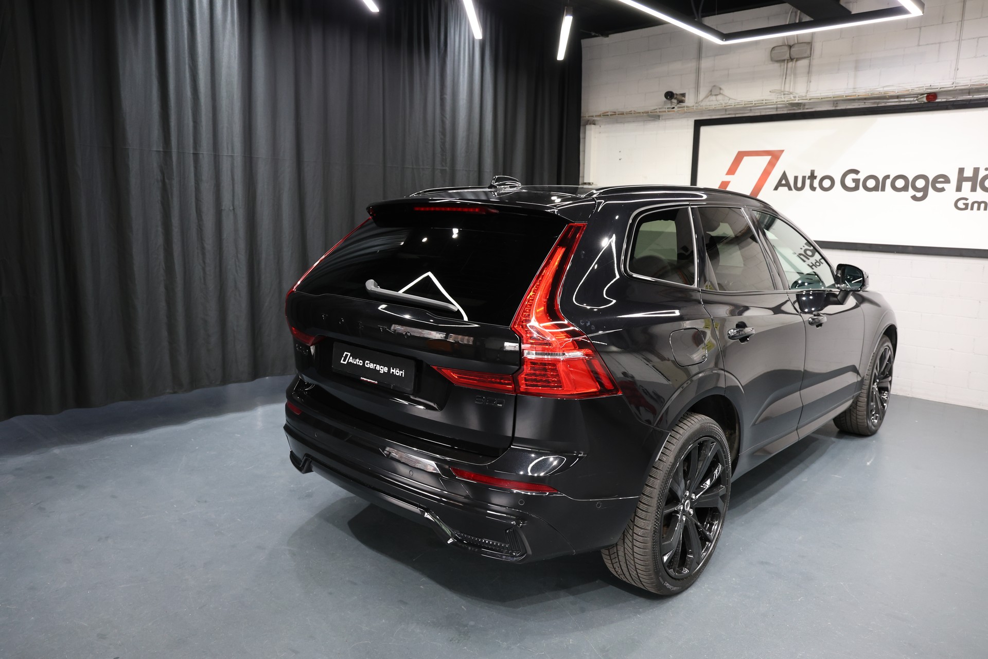 VOLVO XC60 B5 Benzin Mild Hybrid AWD Ultra Dark Geartronic-showroom-element-2