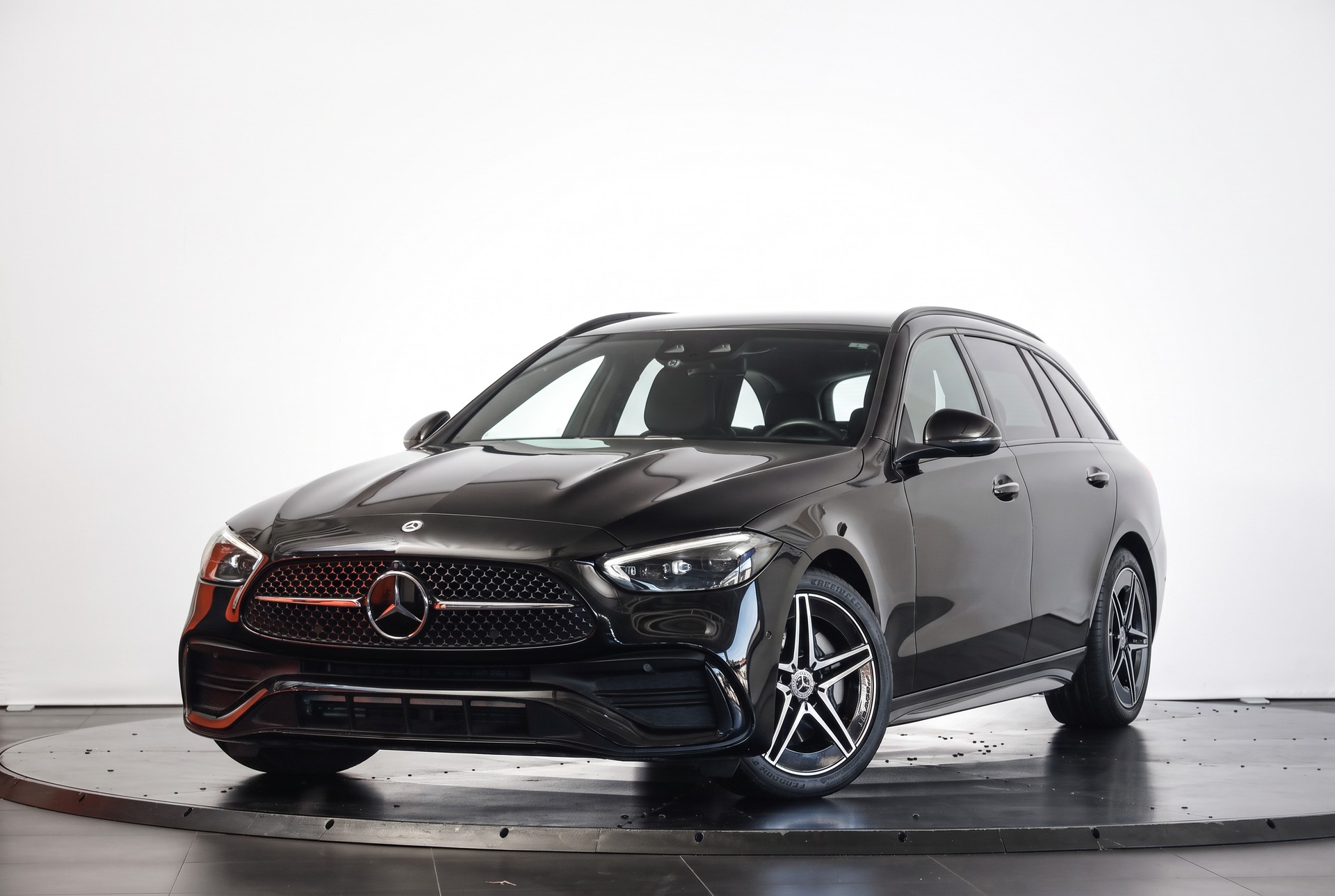 MERCEDES-BENZ C 220 d T 4 Matic Sièges ventilés / DIGITAL LIGHT / Pack Night-showroom-element-3