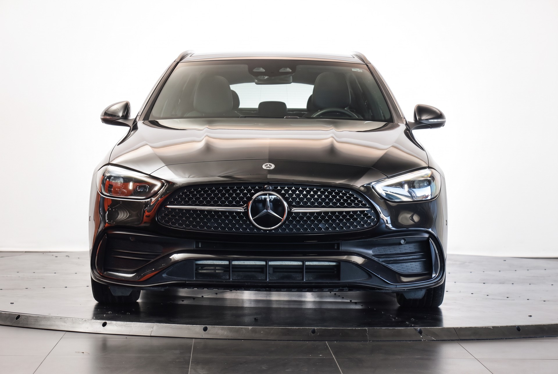 MERCEDES-BENZ C 220 d T 4 Matic Sièges ventilés / DIGITAL LIGHT / Pack Night-showroom-element-1
