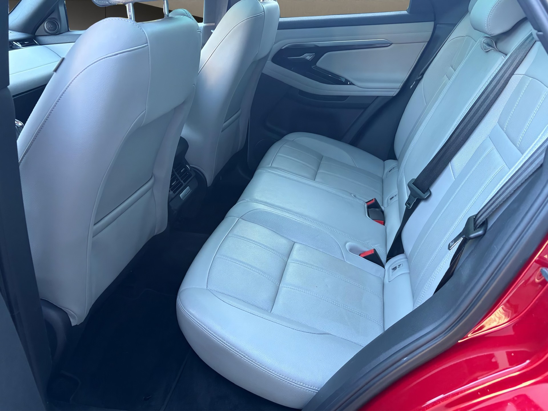 LAND ROVER Range Rover Evoque P 300e SE AT8-image-24