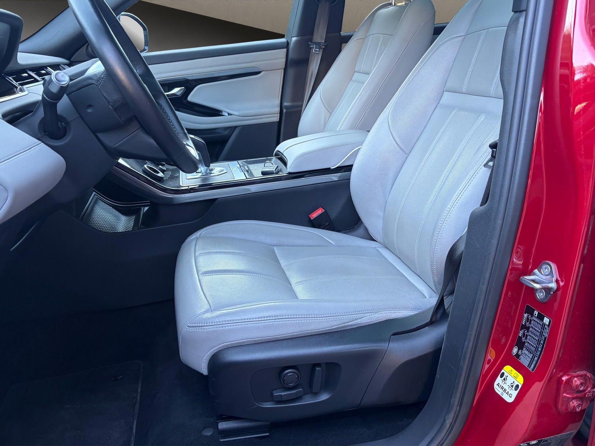 LAND ROVER Range Rover Evoque P 300e SE AT8-image-22