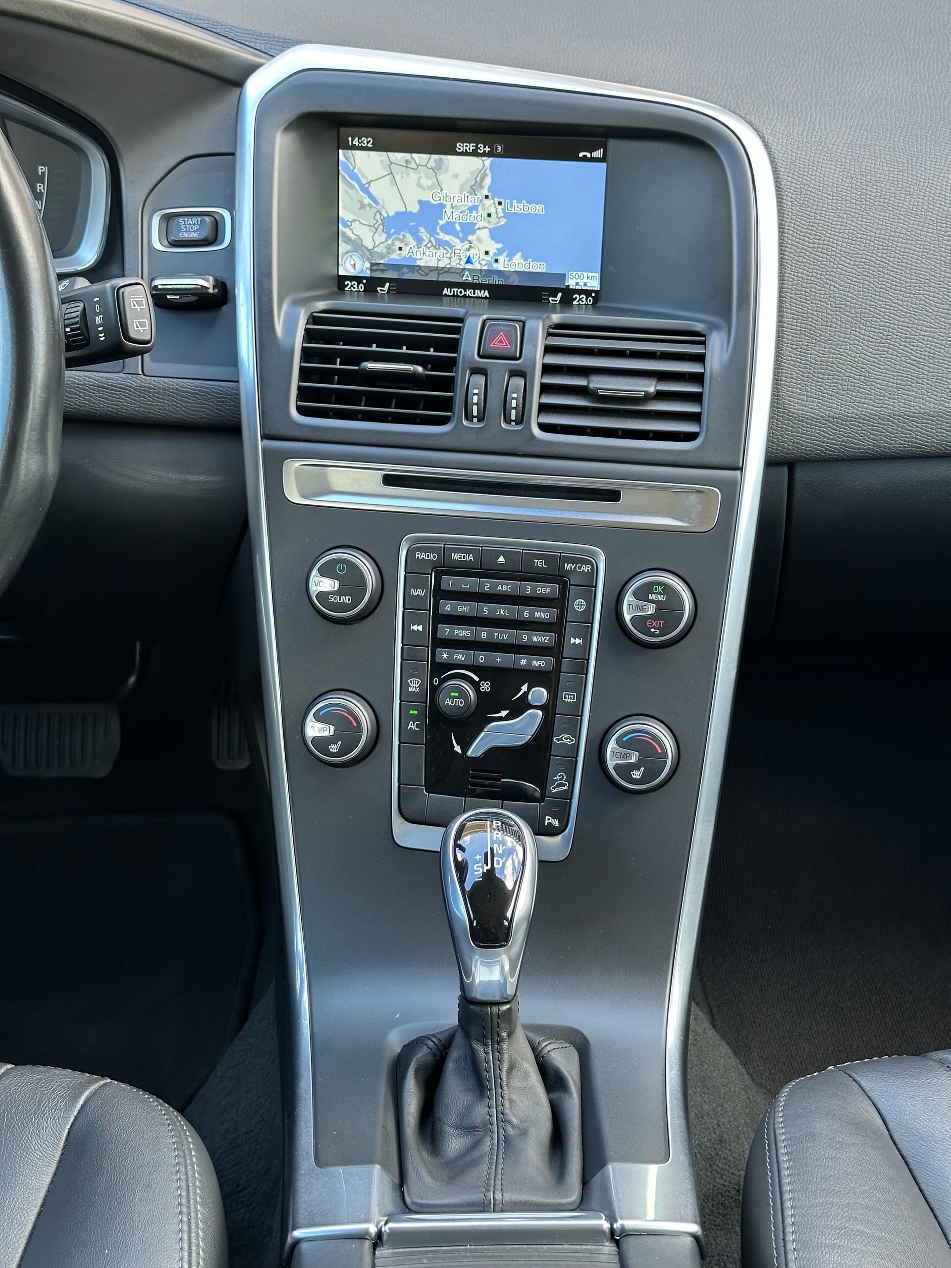 VOLVO XC60 D4 AWD Kinetic Geartronic-image-17