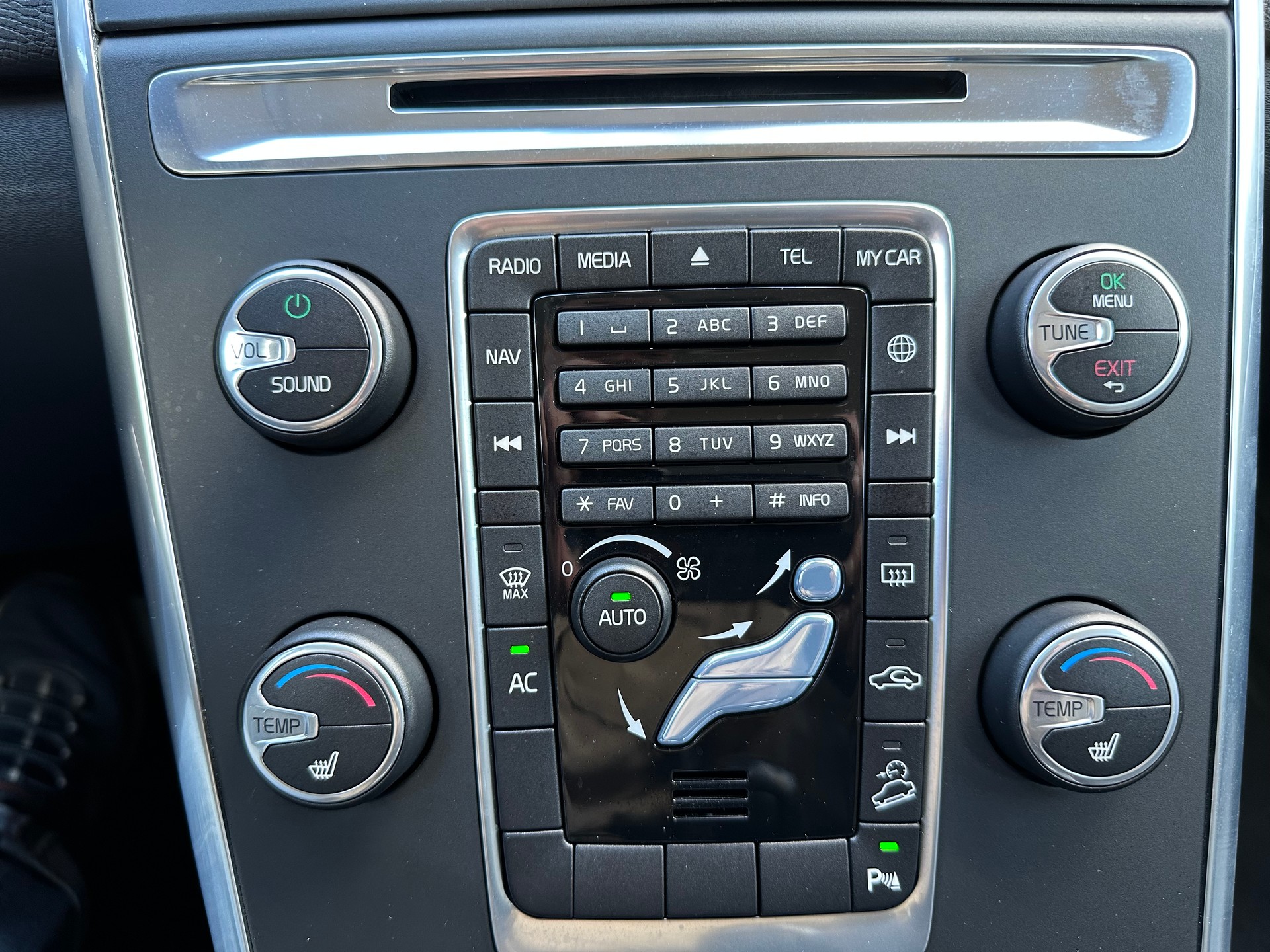 VOLVO XC60 D4 AWD Kinetic Geartronic-image-18