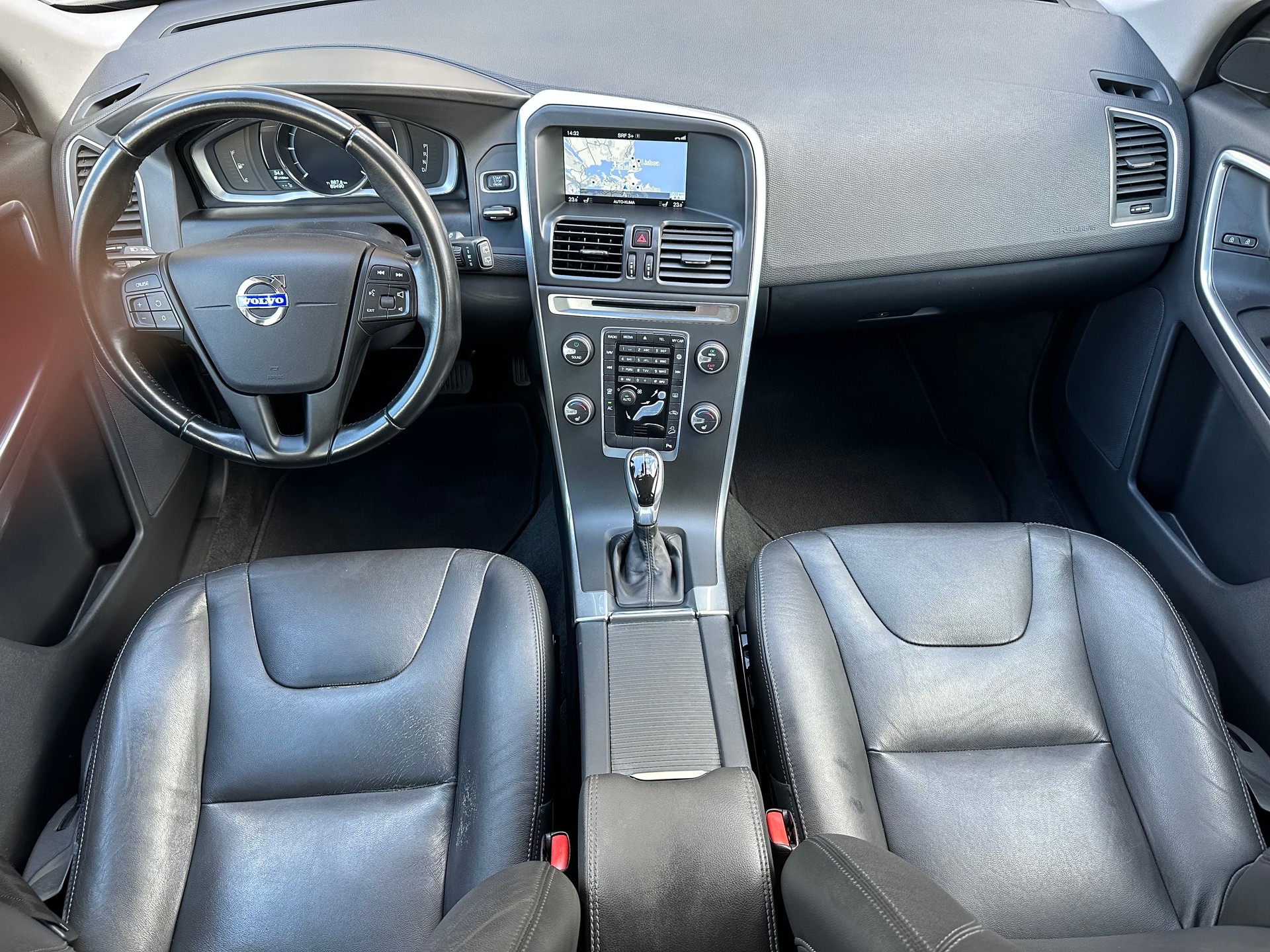 VOLVO XC60 D4 AWD Kinetic Geartronic-image-8