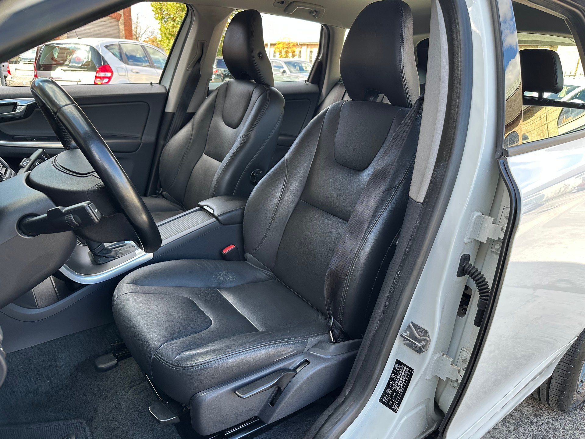 VOLVO XC60 D4 AWD Kinetic Geartronic-image-12