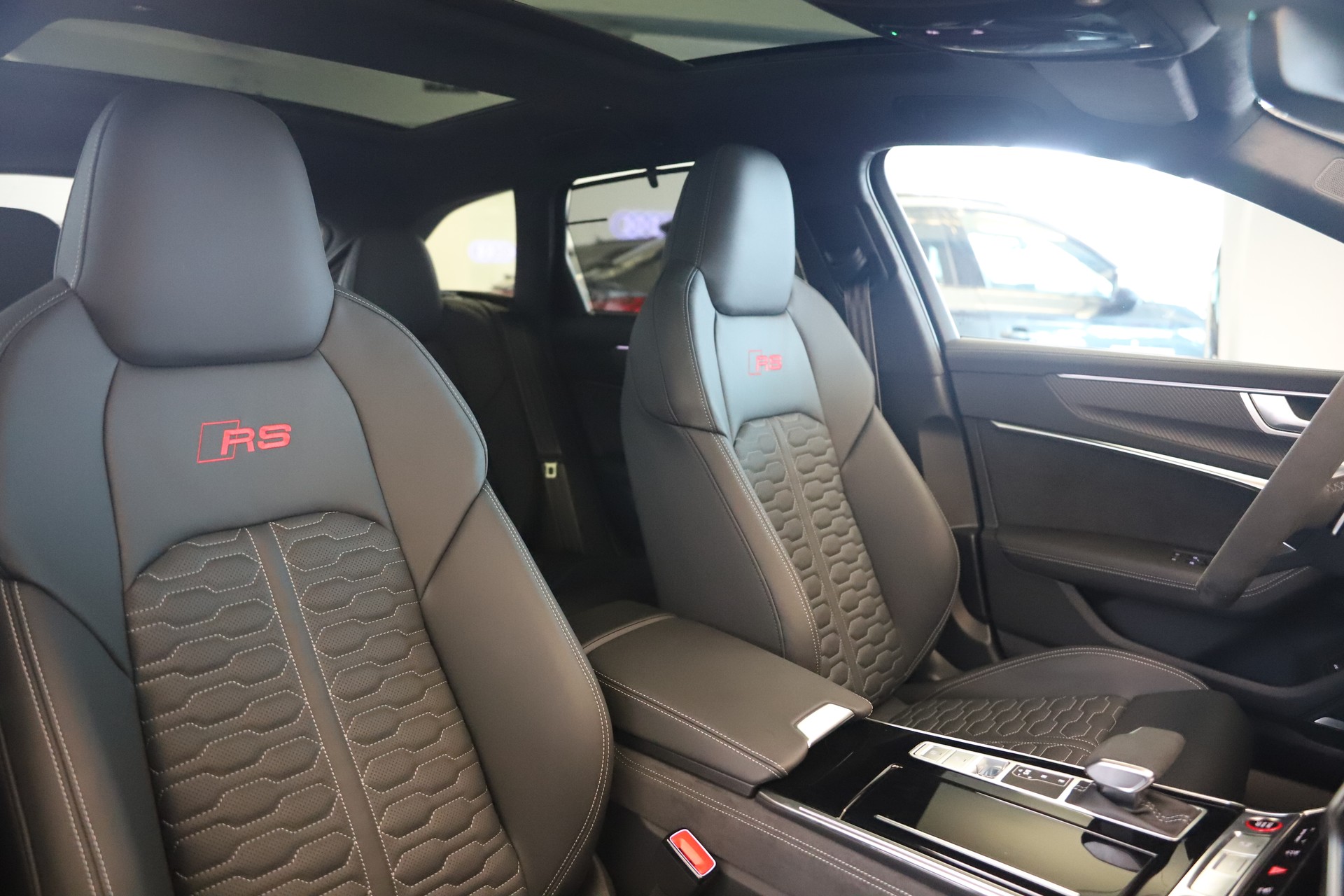 AUDI RS6 Avant 4.0 TFSI V8 quattro-image-12