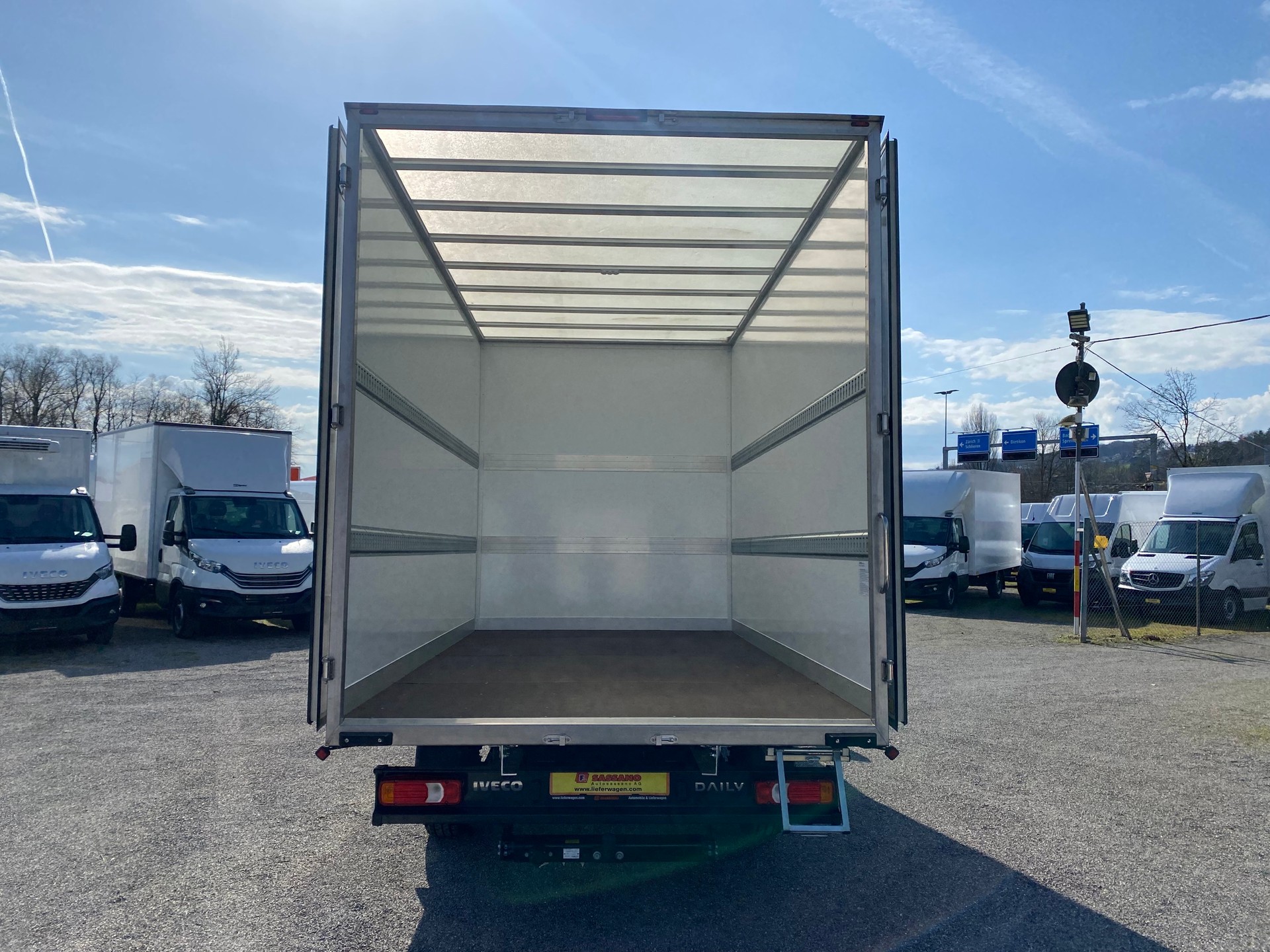 IVECO Daily 35 S 18 Möbelwagen mit Flügeltüren 2.43m Innenhöhe-image-3