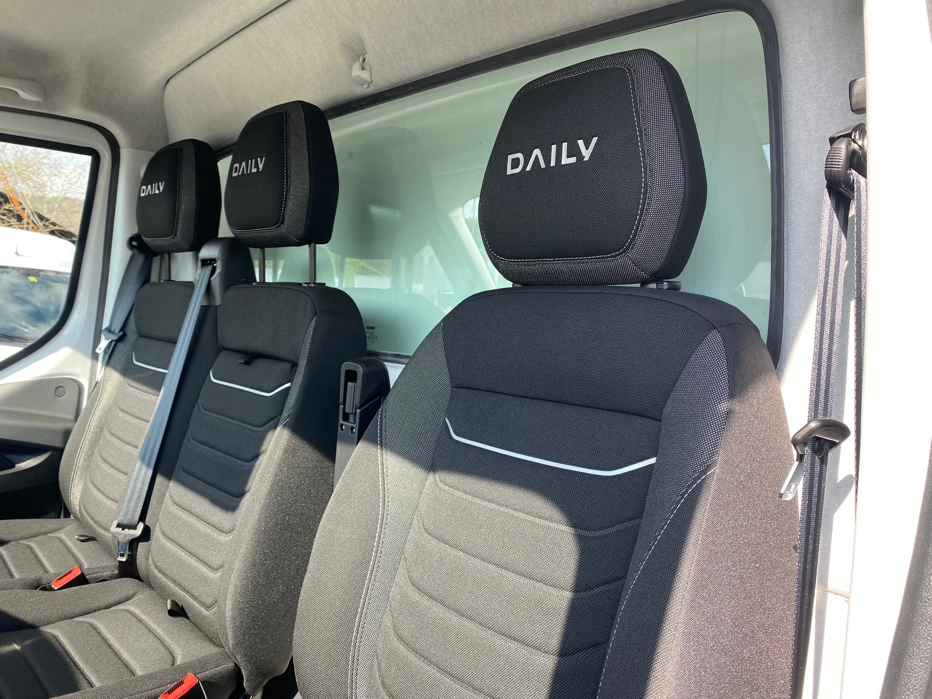 IVECO Daily 35 S 18 Möbelwagen mit Flügeltüren 2.43m Innenhöhe-image-15