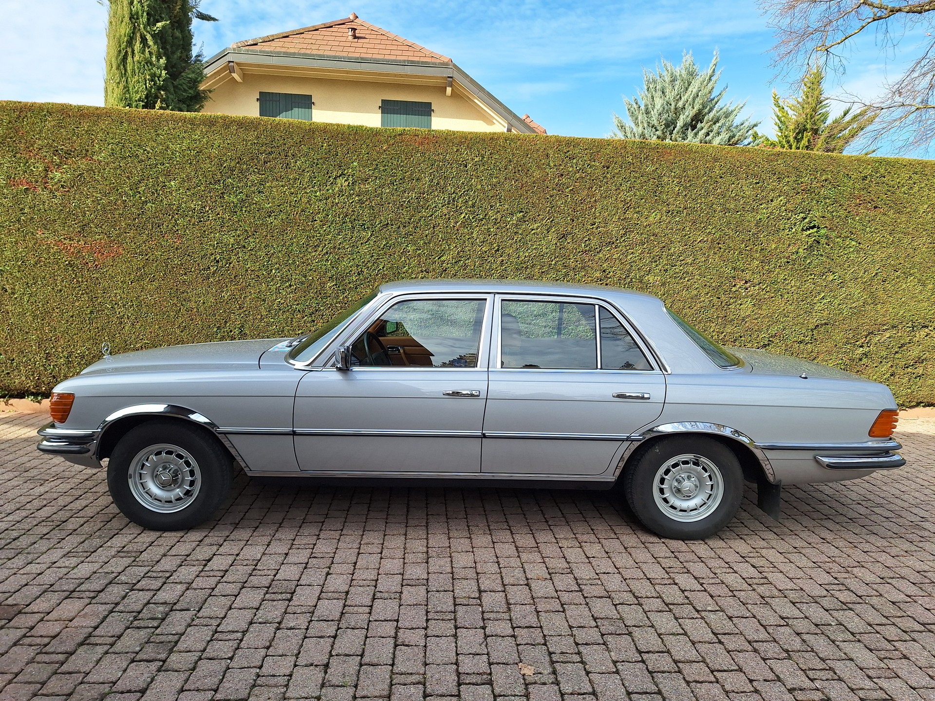 MERCEDES-BENZ 280 SE, PEINTURE NEUVE-image-1