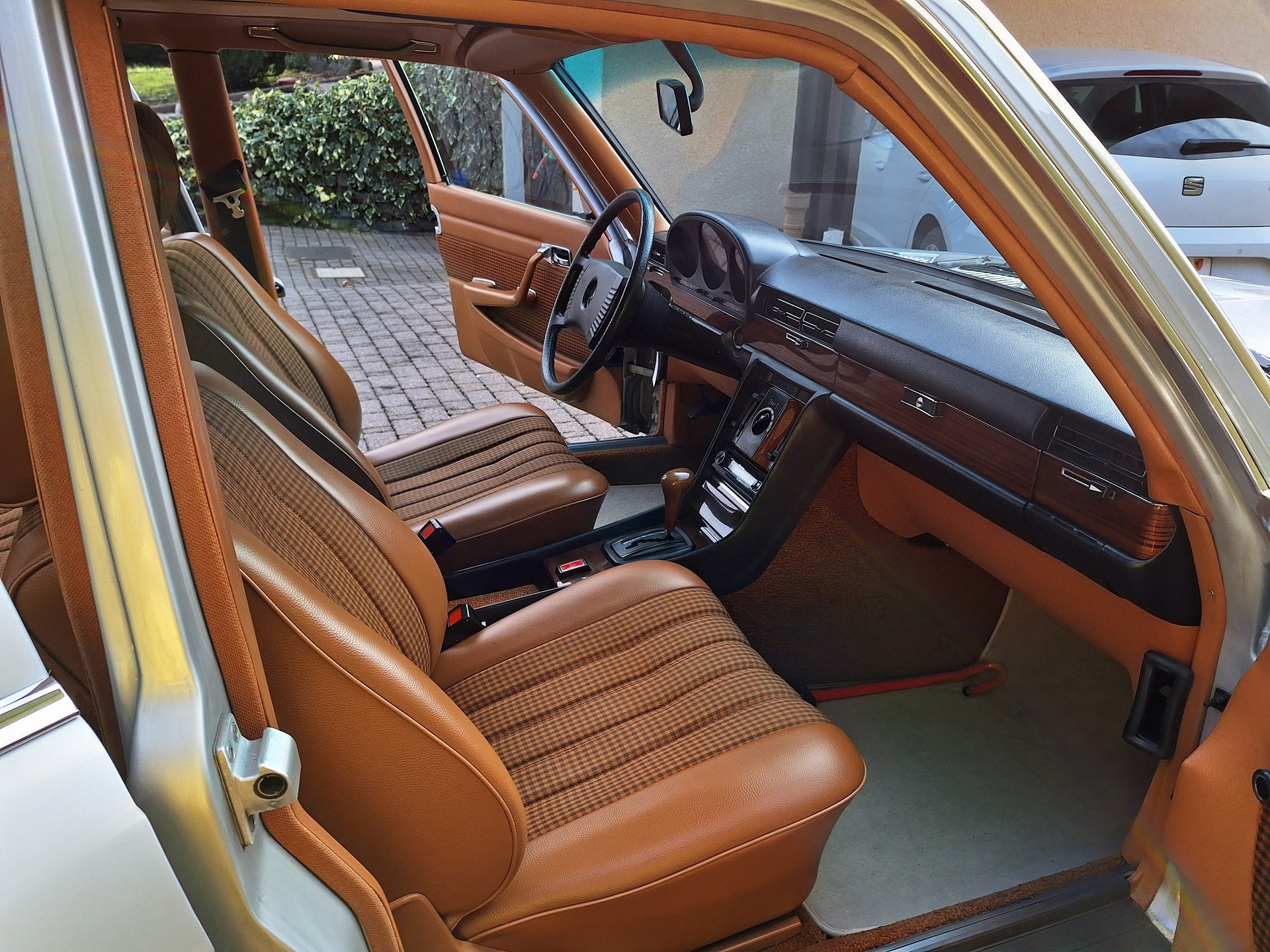 MERCEDES-BENZ 280 SE, PEINTURE NEUVE-image-4