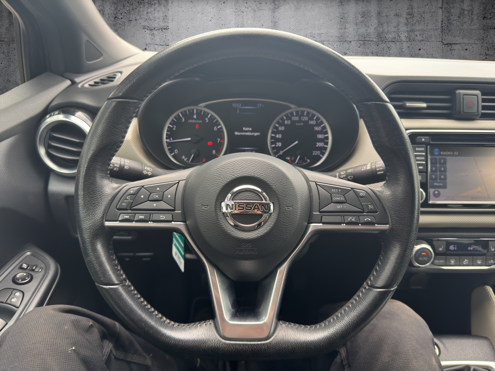 NISSAN Micra 0.9 IG-T n-connecta-image-12