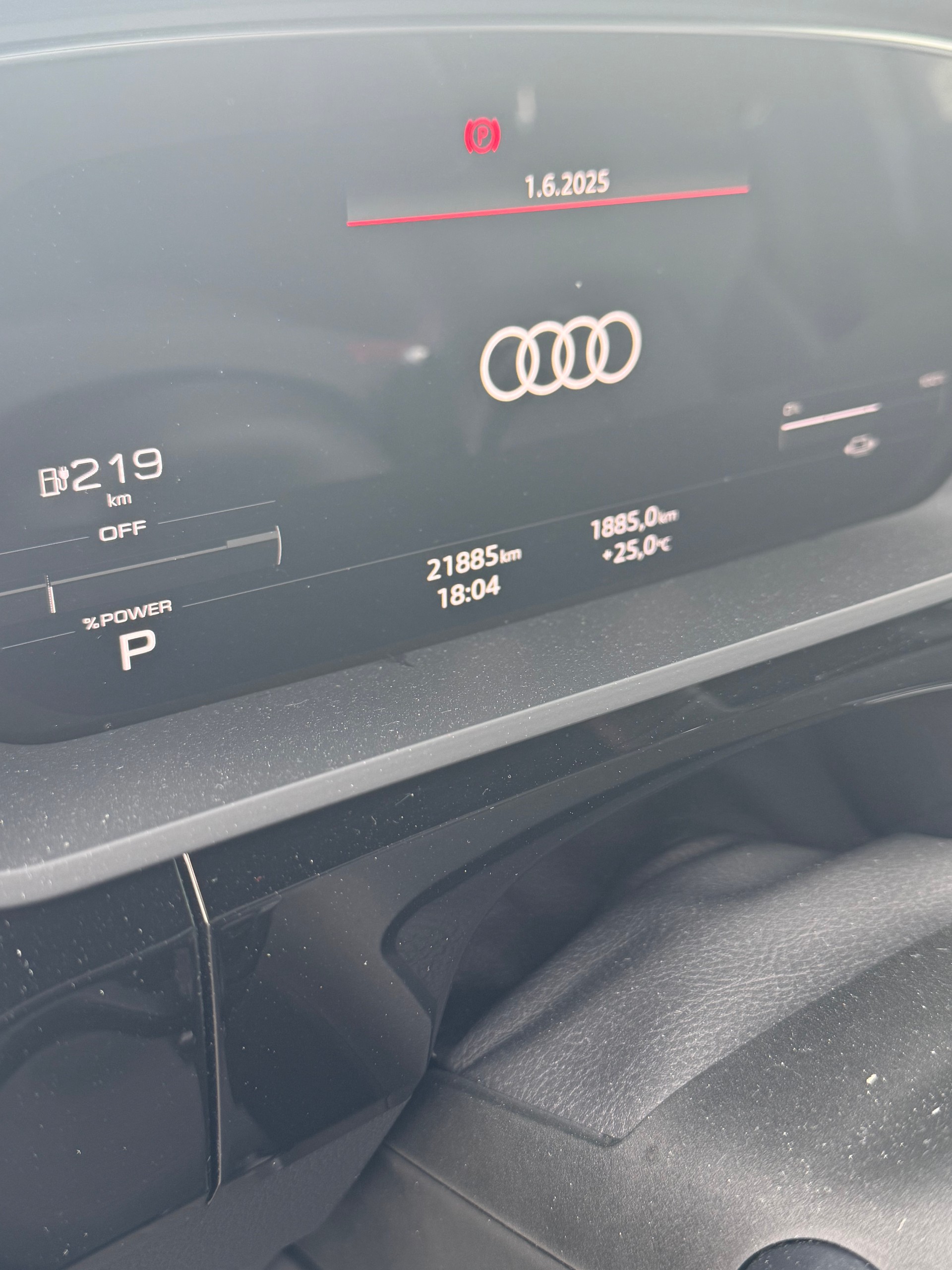 AUDI Q8 55 e-tron S line quattro-image-5