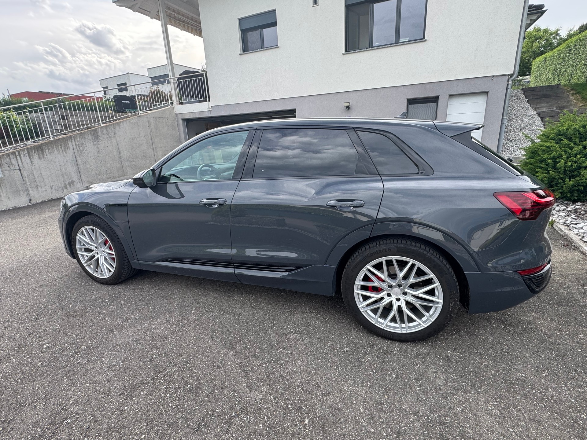 AUDI Q8 55 e-tron S line quattro