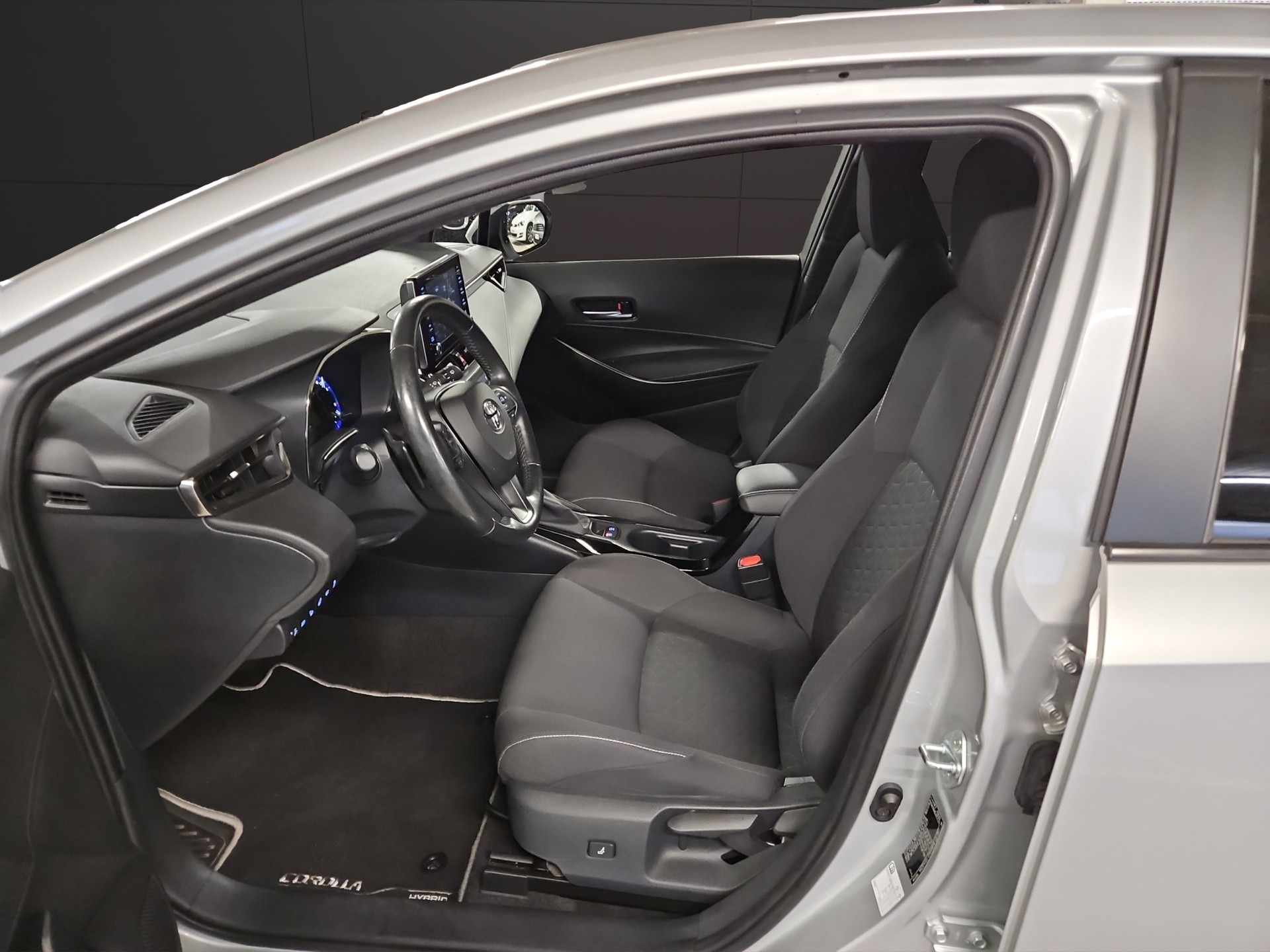 TOYOTA Corolla 2.0 HSD Trend e-CVT-image-8