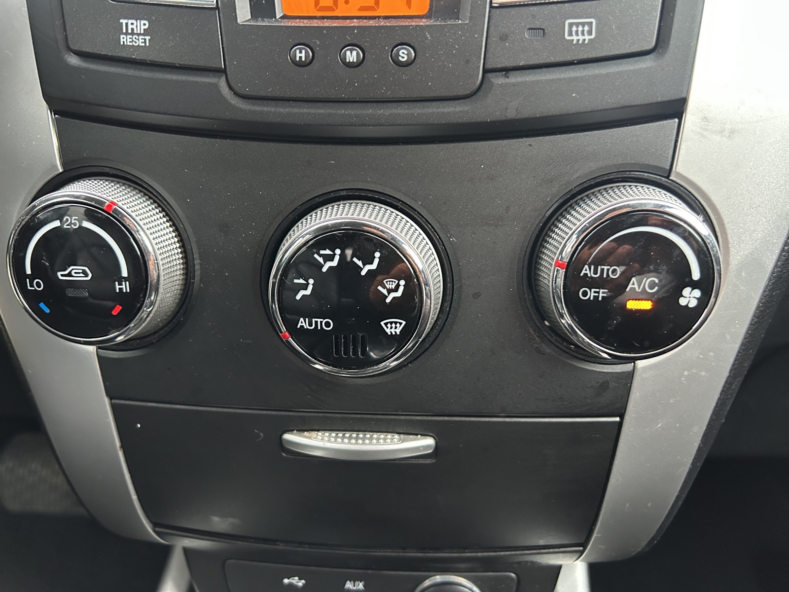 KGM-SsangYong Korando 2.0 e-XDI Quartz 4WD Automatic-image-13