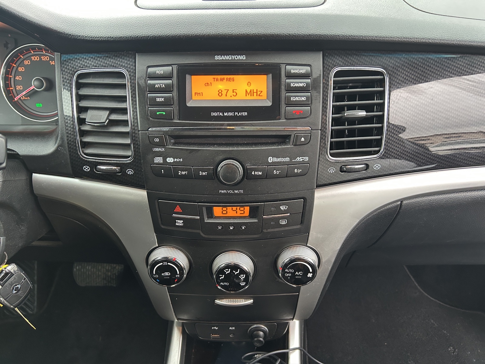 KGM-SsangYong Korando 2.0 e-XDI Quartz 4WD Automatic-image-11