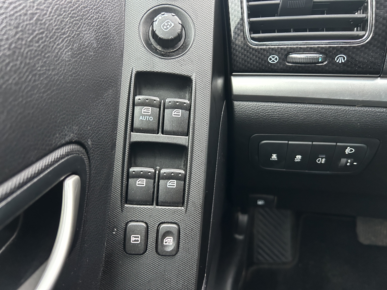 KGM-SsangYong Korando 2.0 e-XDI Quartz 4WD Automatic-image-14