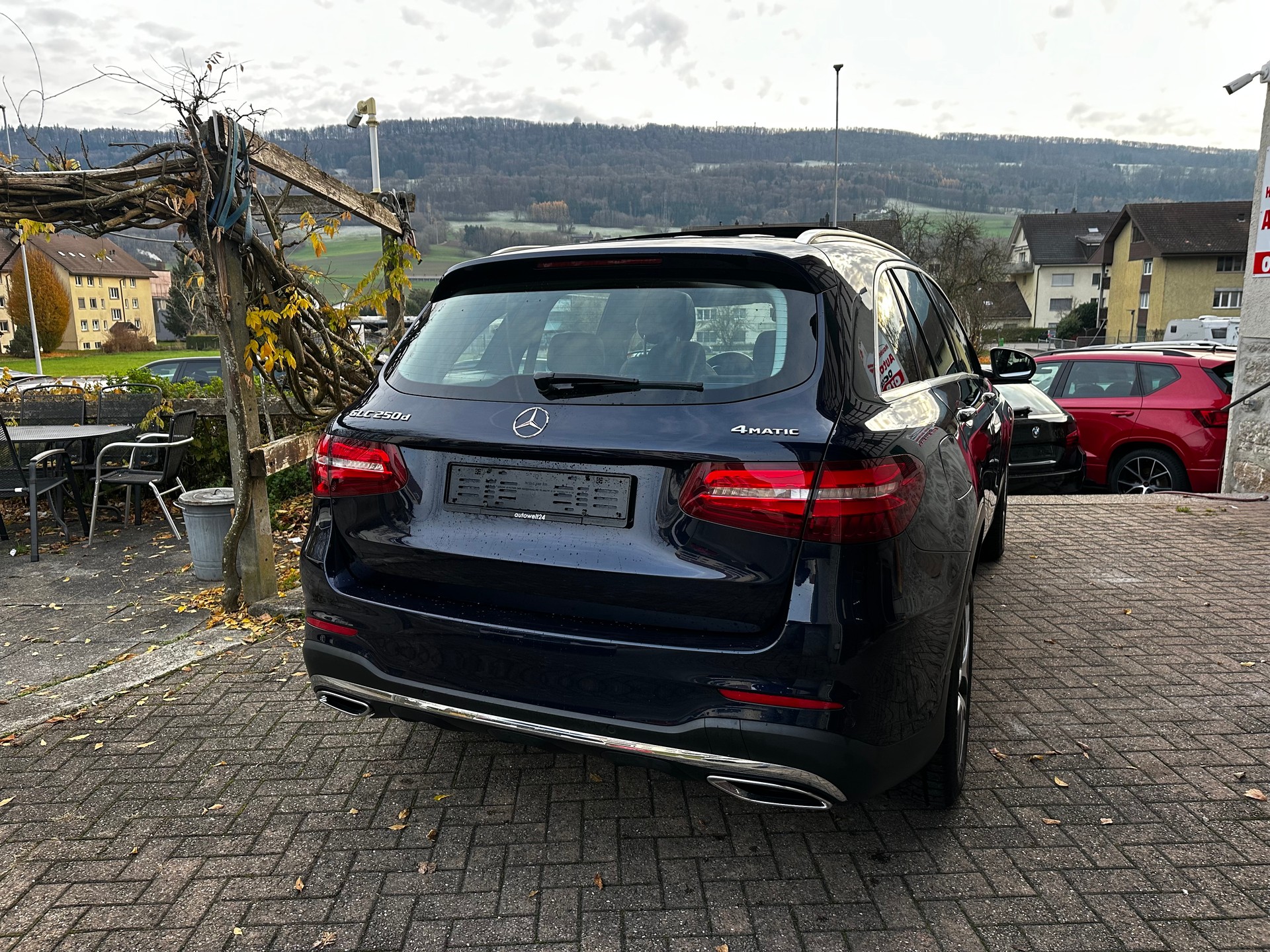 MERCEDES-BENZ GLC 250 d AMG Line 4Matic 9G-Tronic-image-2