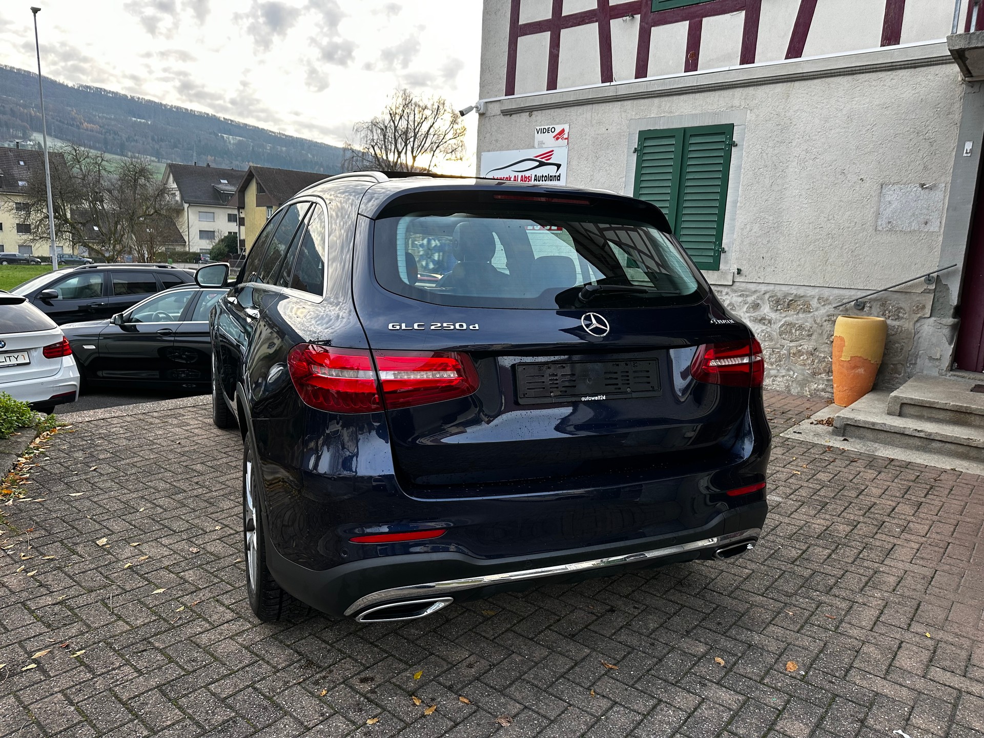 MERCEDES-BENZ GLC 250 d AMG Line 4Matic 9G-Tronic-image-3