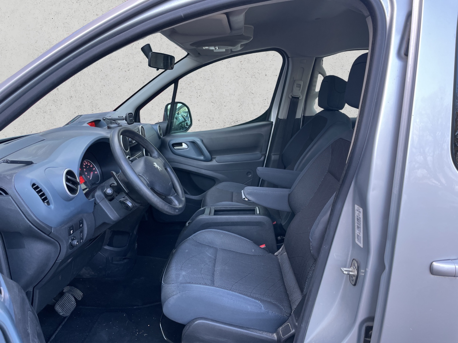 PEUGEOT Partner Tepee 1.6 e-HDI 92 Trendy EGS-image-6