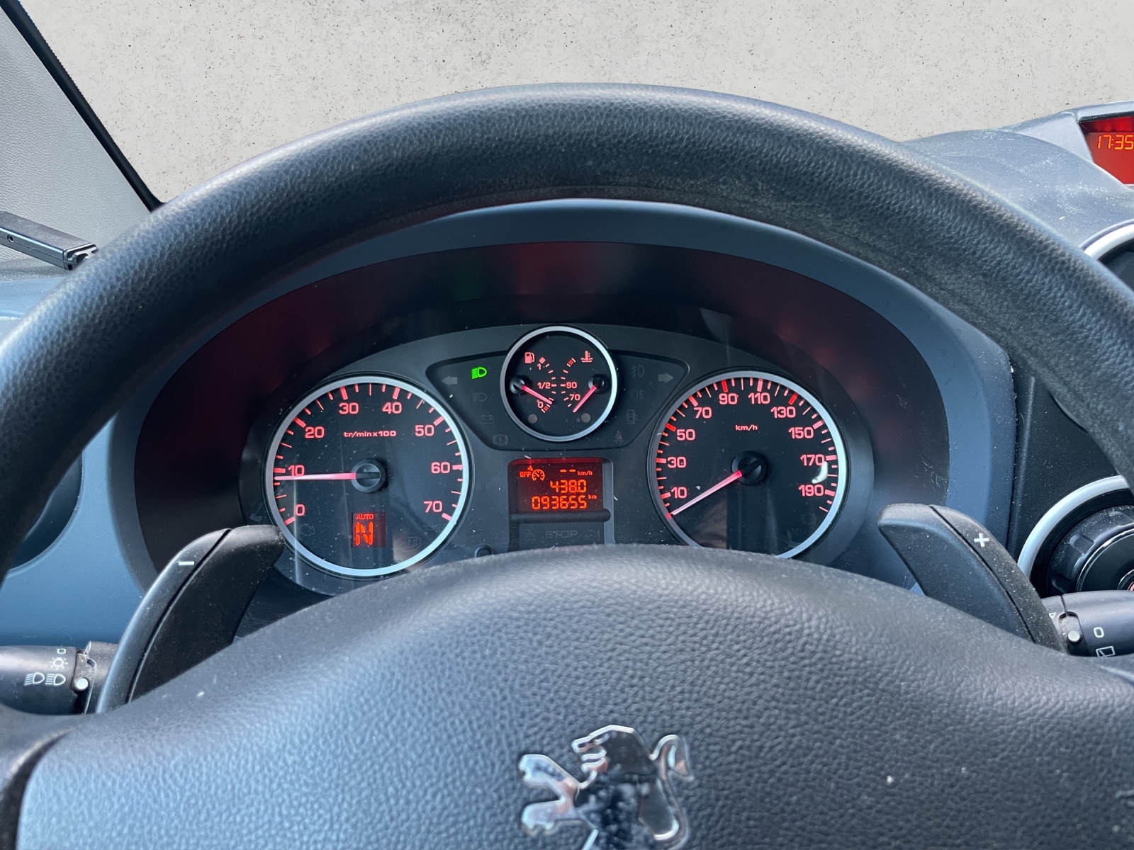 PEUGEOT Partner Tepee 1.6 e-HDI 92 Trendy EGS-image-7