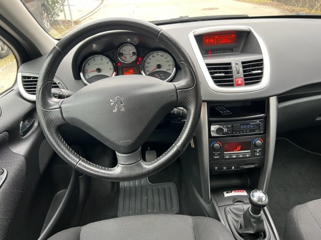 PEUGEOT 207 1.6 16V Turbo GT 150-image-6