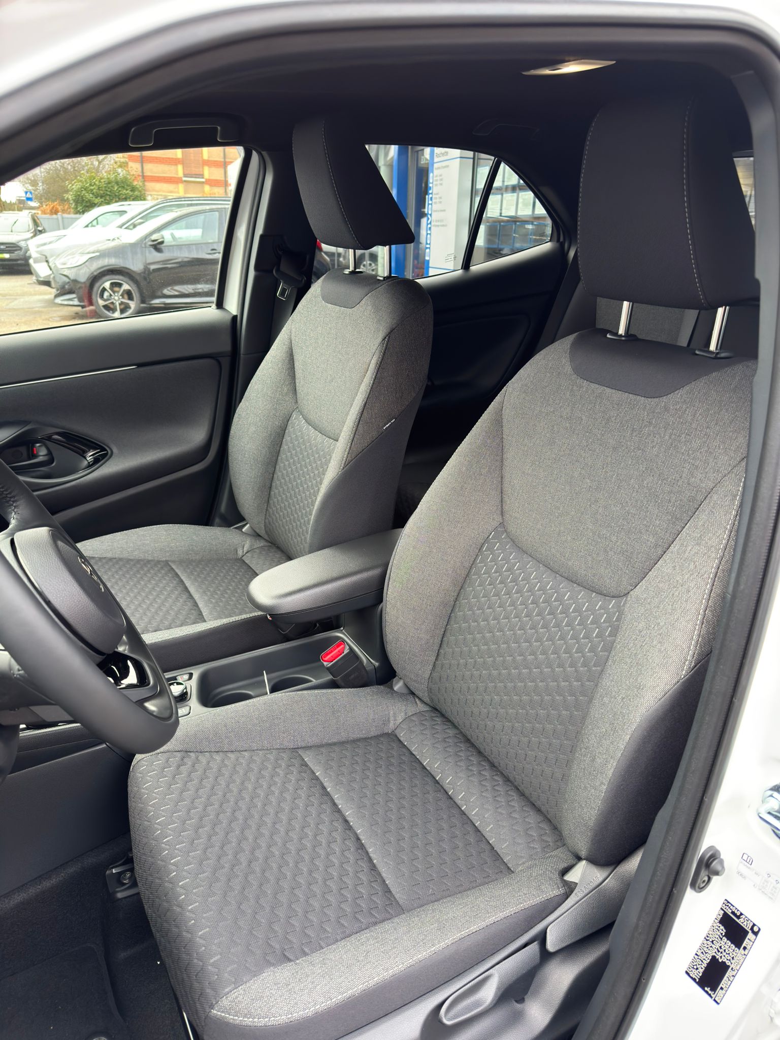 TOYOTA Yaris Cross 1.5 Trend e-CVT-image-7