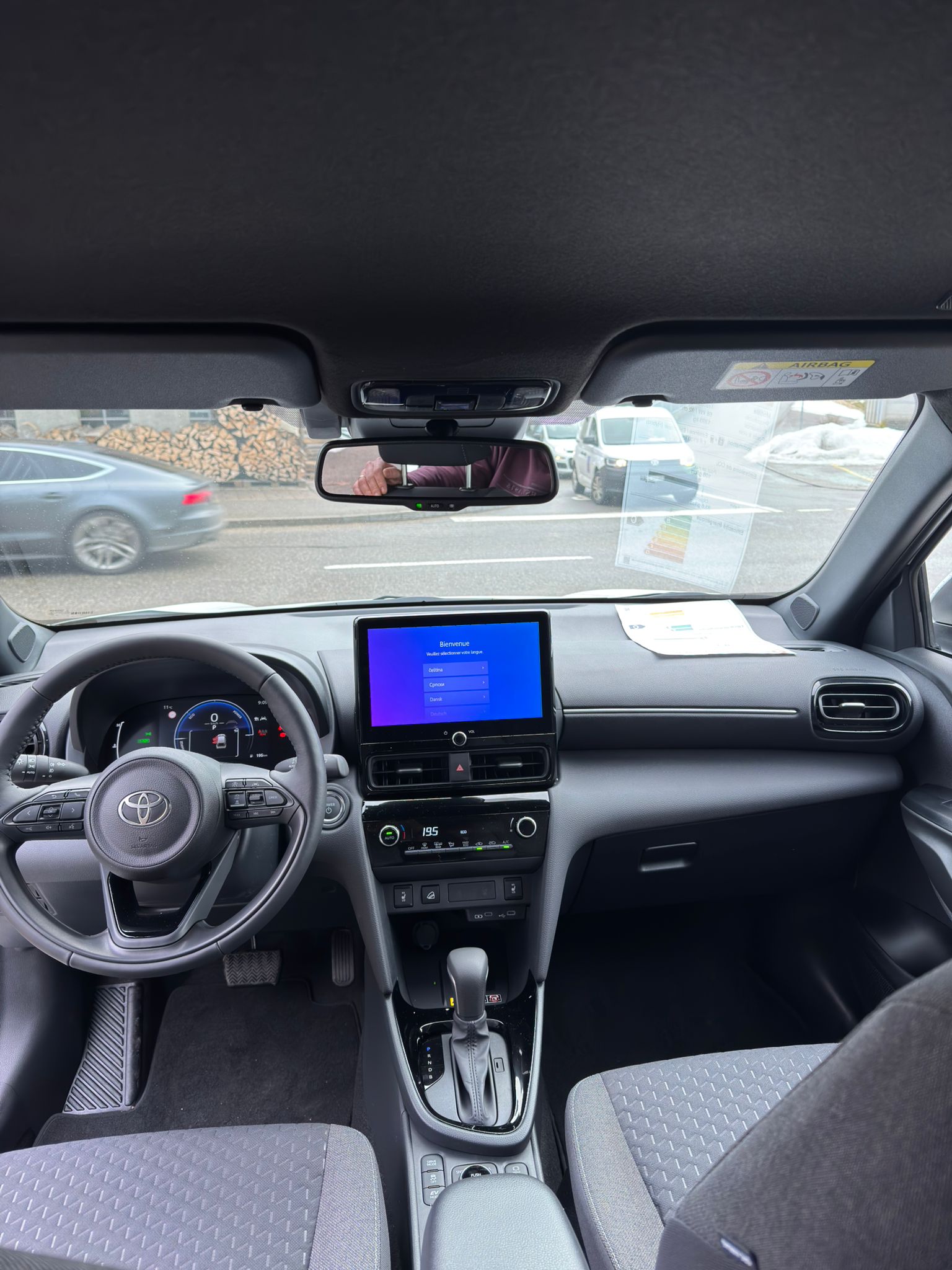 TOYOTA Yaris Cross 1.5 Trend e-CVT-image-9