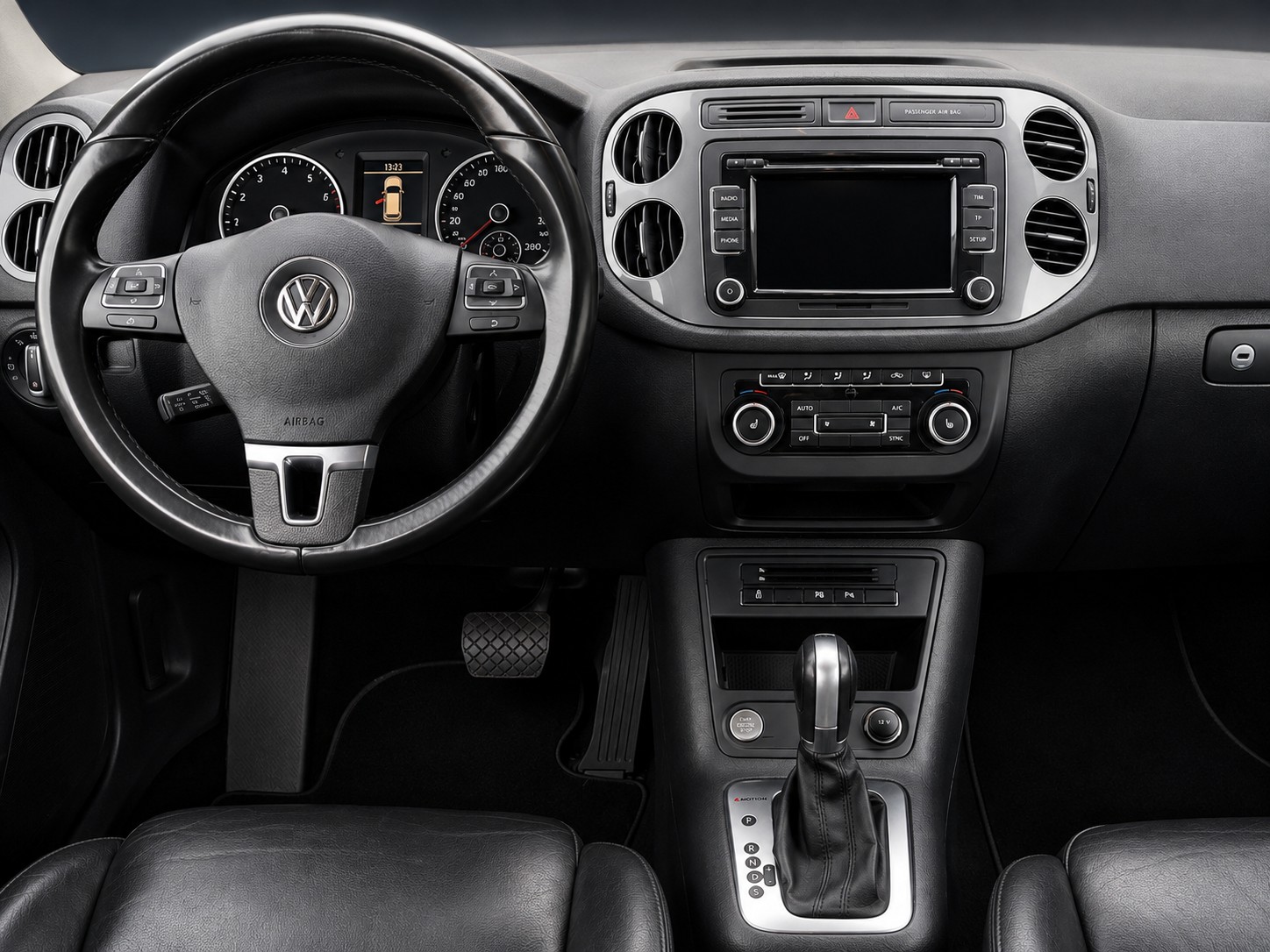 VW Tiguan 2.0 TSI Sport&Style 4Motion DSG-image-12